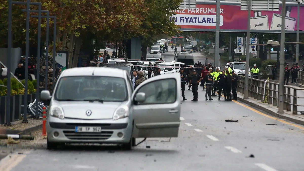 Security forces are seen outside the Interior Ministry following a bomb attack in Ankara, Turkey October 1, 2023. REUTERS/Cagla Gurdogan