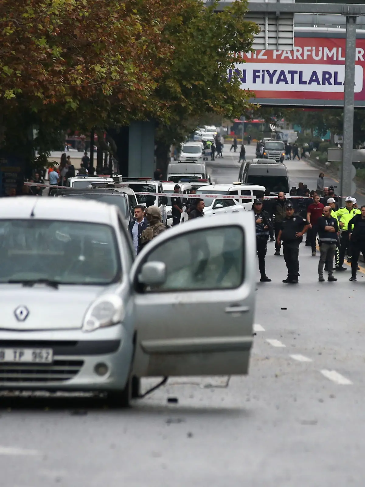 Security forces are seen outside the Interior Ministry following a bomb attack in Ankara, Turkey October 1, 2023. REUTERS/Cagla Gurdogan