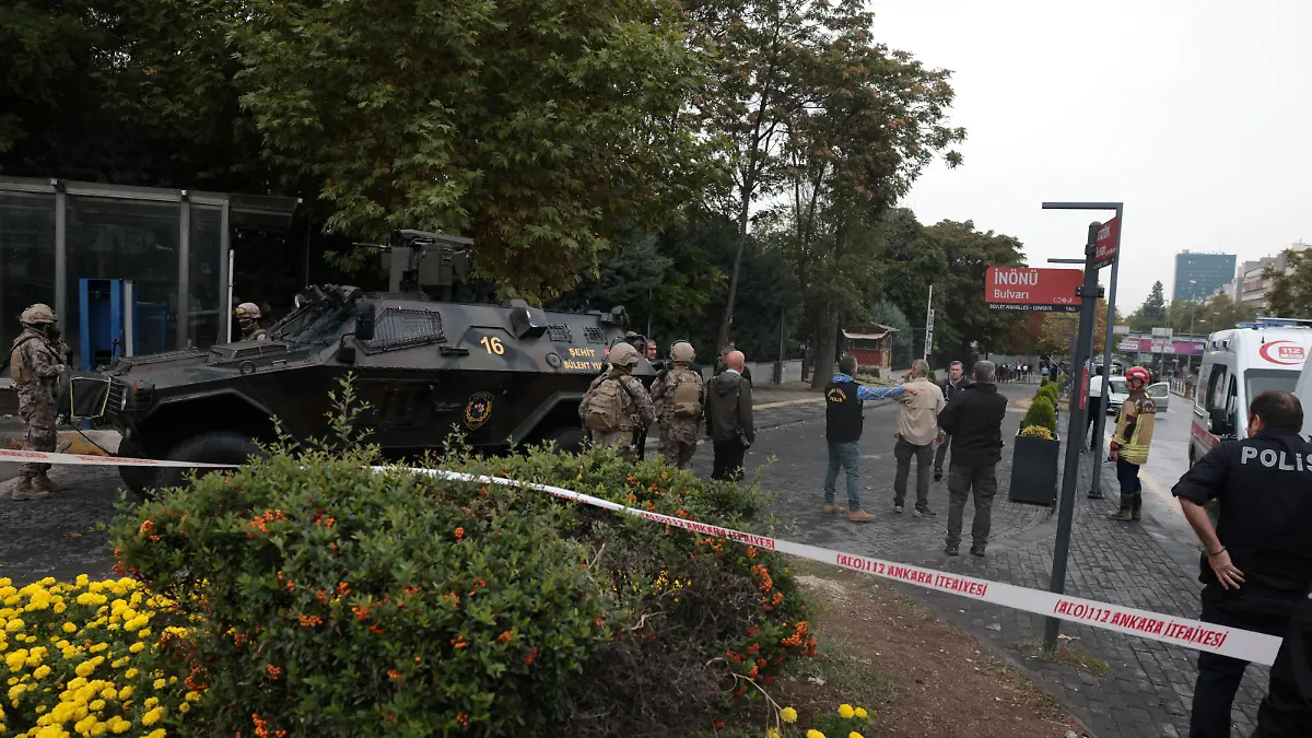 Members of Turkish Police Special Forces secure an area following an explosion near the Interior Ministry in Ankara, Turkey October 1, 2023. REUTERS/Cagla Gurdogan