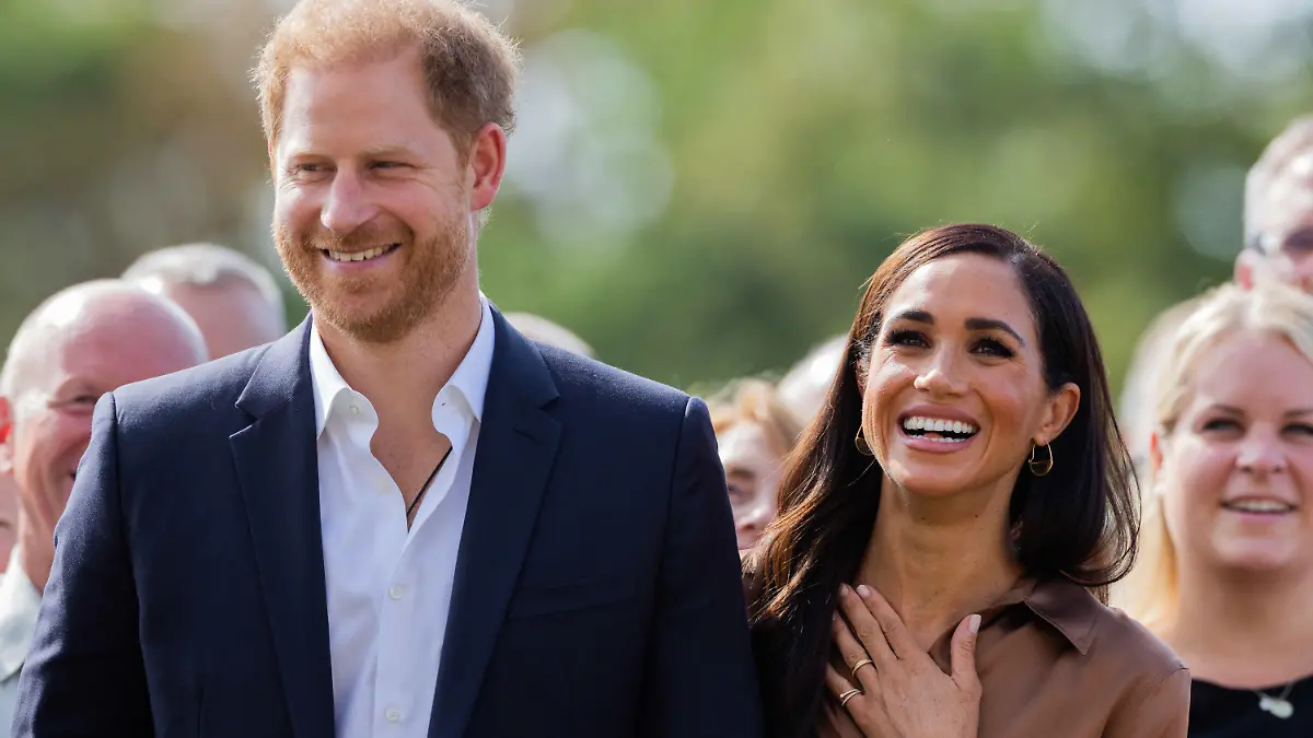 14.09.2023, Nordrhein-Westfalen, Düsseldorf: Prinz Harry, Herzog von Sussex, und seine Frau Meghan, Herzogin von Sussex, nehmen an einem Treffen mit Vertretern der NATO teil am Rande der 6. Invictus Games an der Merkur Spiel-Arena. Foto: Rolf Vennenbernd/dpa +++ dpa-Bildfunk +++