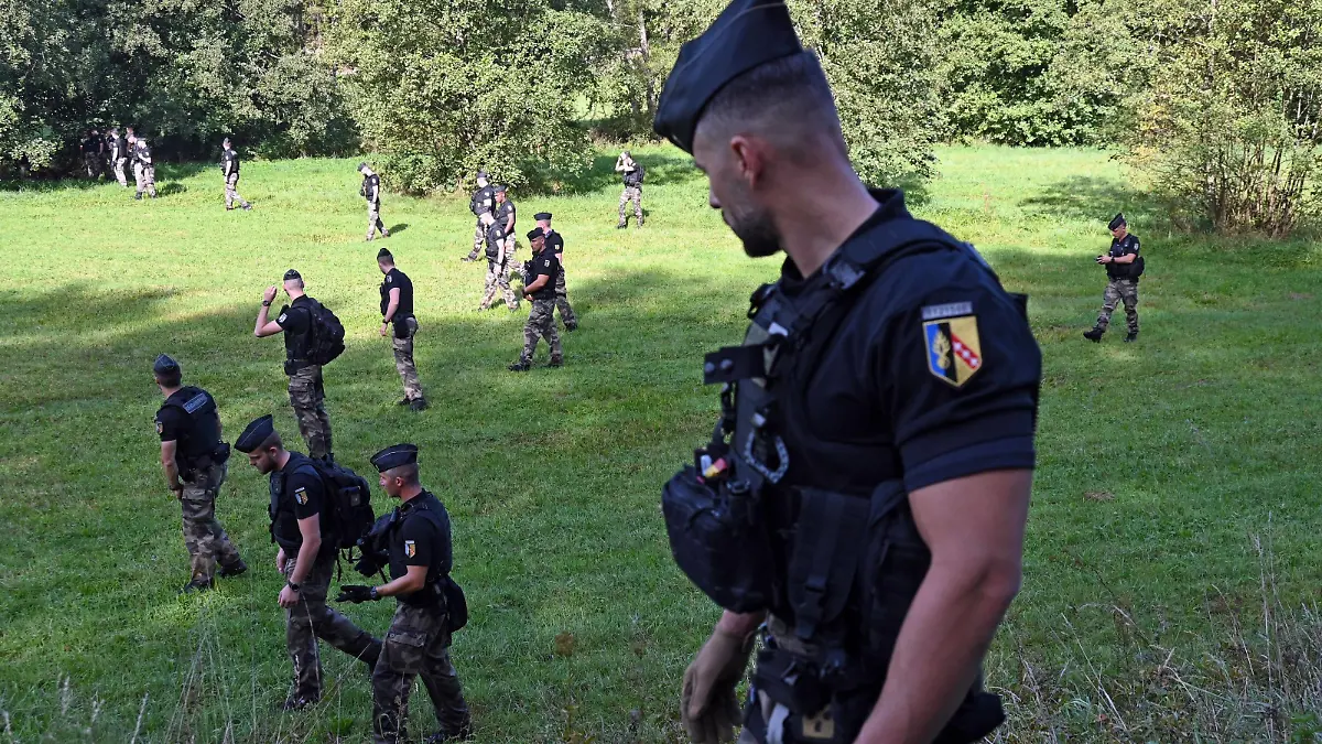 Disparition de Lina PHOTOPQR/DNA/Franck DELHOMME Saint-Blaise-la-Roche 28/09/2023 Les gendarmes fouillent les alentours de l étang du Breux.A Saint-Blaise-la-Roche le 28 septembre 2023 Disparition de Lina Saint Blaise la Roche, France, sept 28th 2023. news seraches for Lina, 15, who disappered on saturday morning Saint-Blaise-la-Roche Bas-Rhin Alsace France PUBLICATIONxNOTxINxFRAxBELxSUIxUK Copyright: xPHOTOPQR/DNA/MAXPPPxFranckxDELHOMMEx 20230928DNA6182 20230928DNA6182