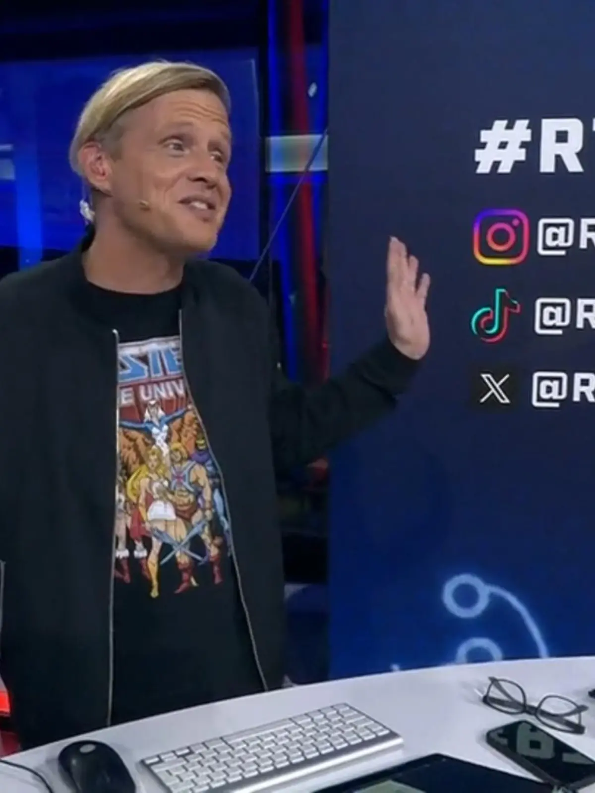 Markus Kuhn und Florian Schmidt-Sommerfeld wollen in aller Ruhe das Duell zwischen den Browns und den Ravens analysieren - doch plötzlich geht ein Jingle los! Hat da etwa Community-Host Alex von Kuczkowski seine Finger im Spiel?