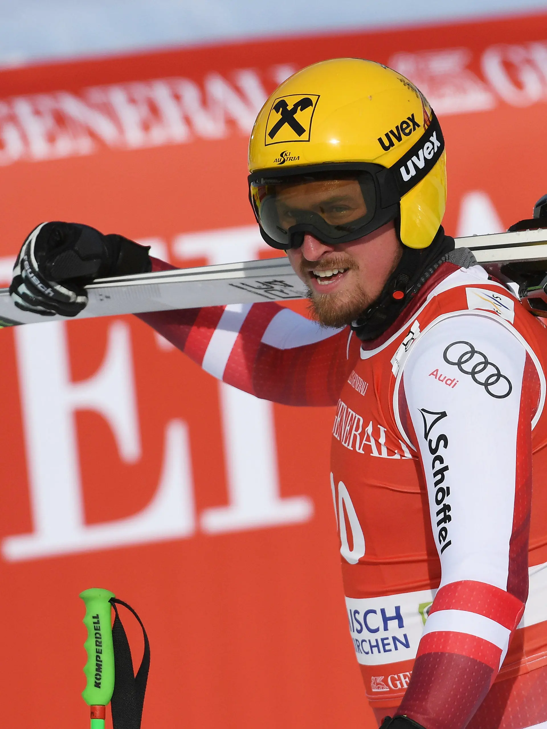 ARCHIV - 05.02.2021, Bayern, Garmisch-Partenkirchen: Ski alpin, Weltcup, Abfahrt, Herren: Max Franz aus Österreich nach der Abfahrt. Der 33-Jährige fällt nach einem schweren Trainingssturz für die neue Saison komplett aus. (zu dpa: «Saison-Aus für Österreicher Franz - Brüche an beiden Beinen») Foto: Angelika Warmuth/dpa +++ dpa-Bildfunk +++