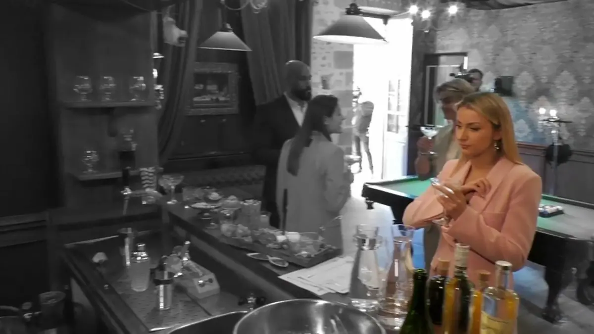 Augen auf! Hier vergiftet Anna-Carina einen Promi Gefährliche Cocktailnacht bei „Die Verräter"