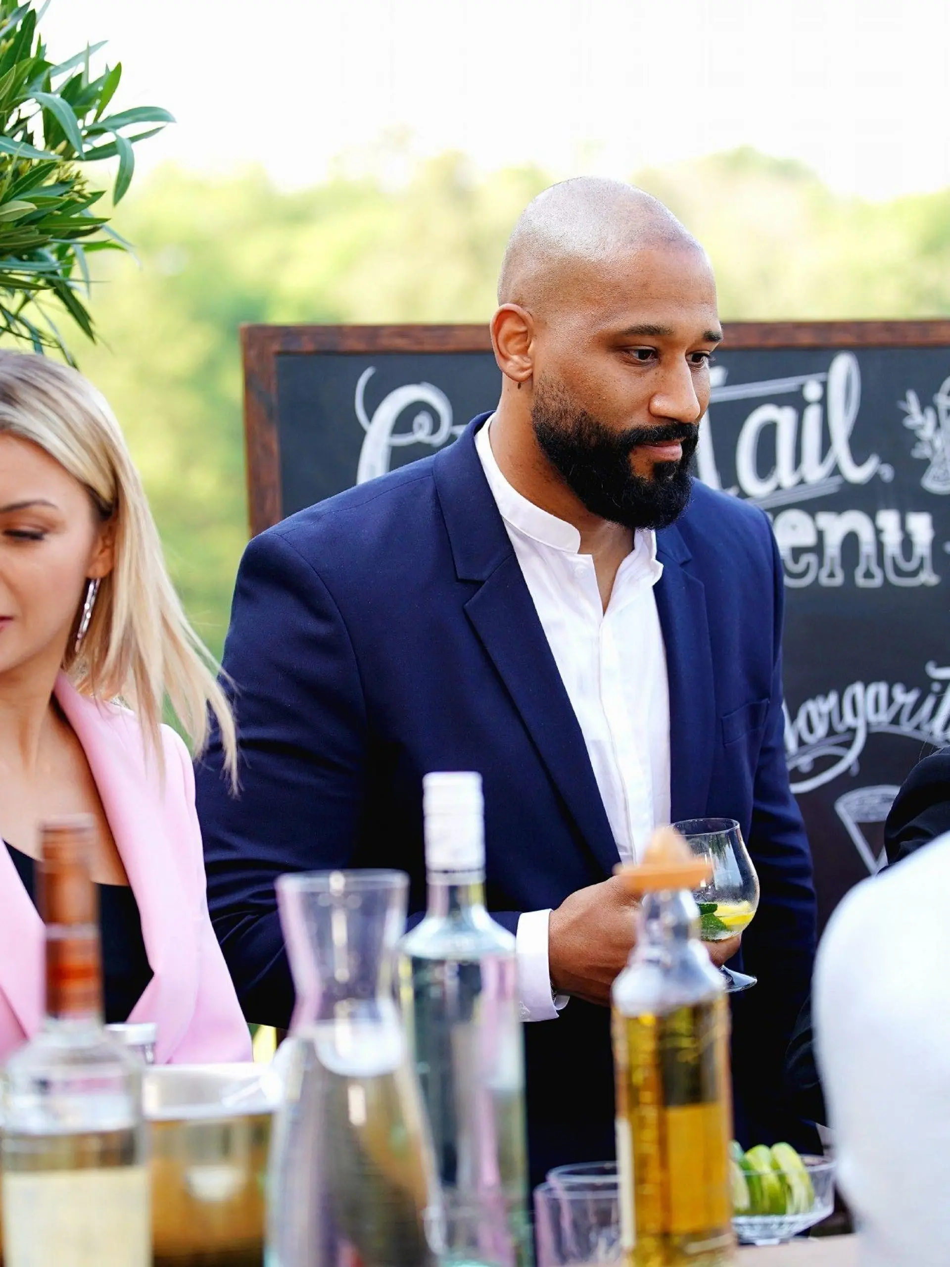 Folge 3: "Cocktailparty" - Die Verräter Anna-Carina Woitschack und Jalil müssen versuchen einen der Loyalen am helllichtem Tag zu vergiften. Dafür muss einer der beiden das Gift unbemerkt in das Getränk des Opfers träufelen.
+++ Die Verwendung des sendungsbezogenen Materials ist nur mit dem Hinweis und Verlinkung auf RTL+ gestattet. +++