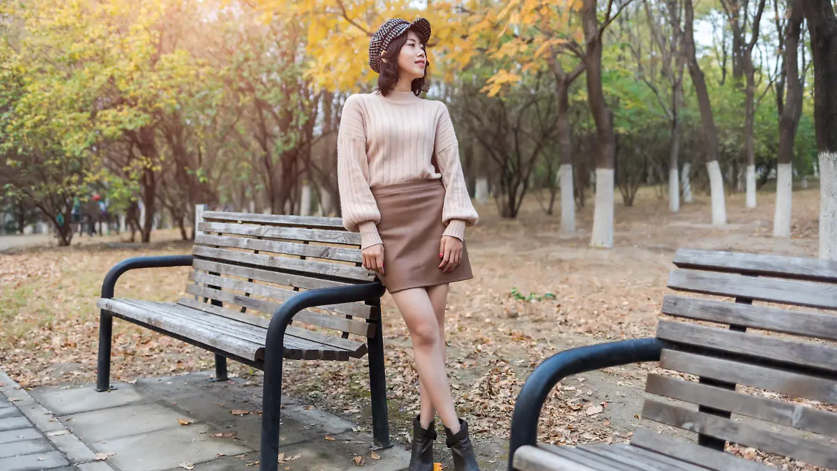 Beauty Girl in Autumn