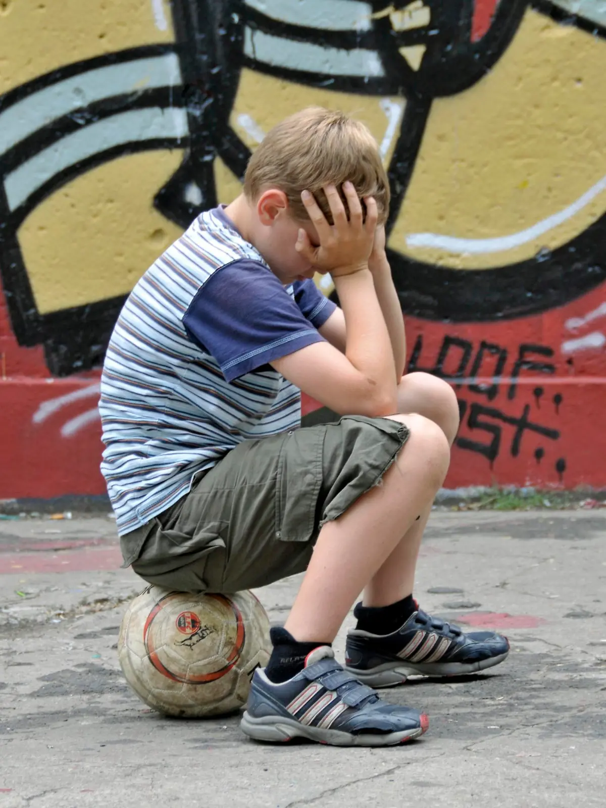 Junge, Ballspielen || Modellfreigabe vorhanden