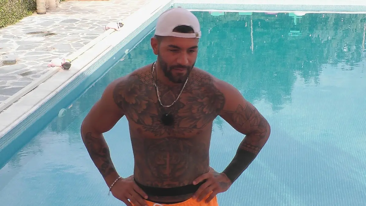 Deniz verlässt Love Island freiwillig.