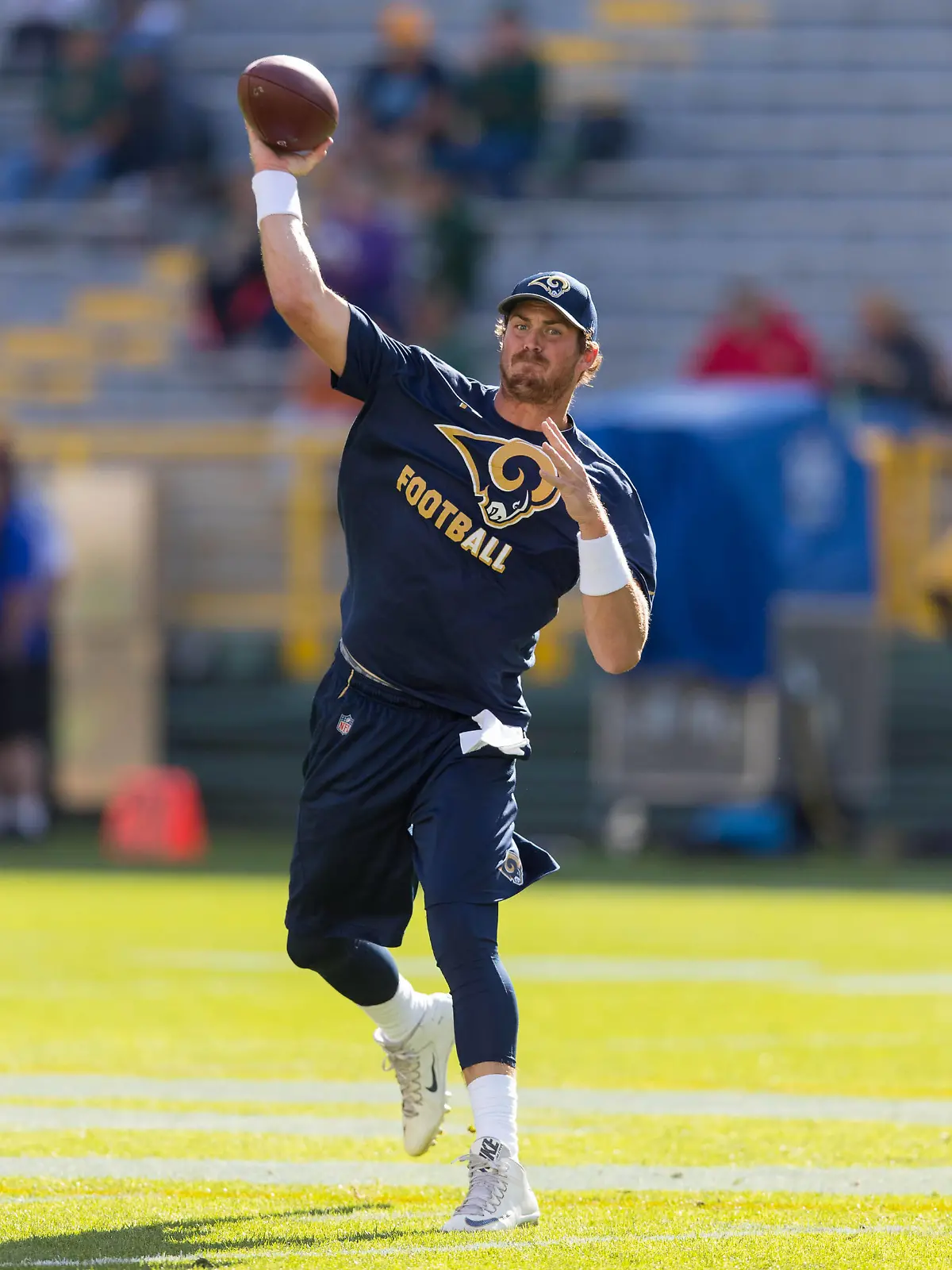 NFL, American Football Herren, USA Los Angeles Rams at Green Bay Packers, Aug 31, 2017 Green Bay, WI, USA Los Angeles Rams quarterback Dan Orlovsky 8 during warmups prior to the game against the Green Bay Packers at Lambeau Field. Mandatory Credit: Jeff Hanisch-USA TODAY Sports, 31.08.2017 15:30:26, 10262613, Los Angeles Rams, Green Bay Packers, Lambeau Field, NFL, Dan Orlovsky PUBLICATIONxINxGERxSUIxAUTxONLY Copyright: xJeffxHanischx 10262613