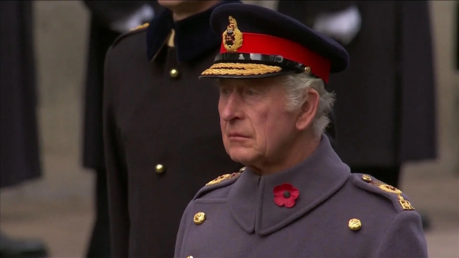 Hier kämpft König Charles III. mit den Tränen Emotionaler Remembrance Day