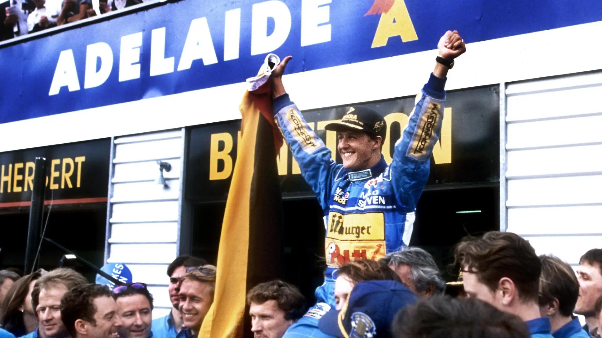 Michael Schumacher feiert seinen ersten F1-Titel 1994