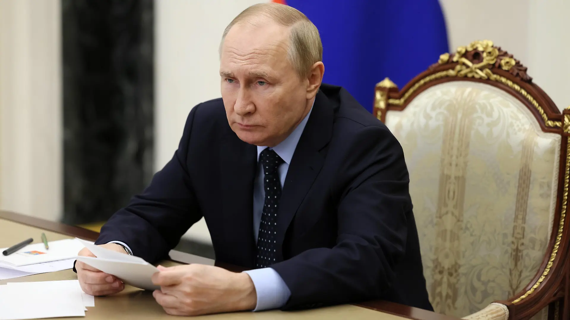 Russia Putin Children Families Support 8313647 08.11.2022 Russian President Vladimir Putin holds a video conference to discuss income support for families with children, in Moscow, Russia. Mikhail Metzel / POOL Moscow Russia PUBLICATIONxINxGERxSUIxAUTxONLY Copyright: xMikhailxMetzelx