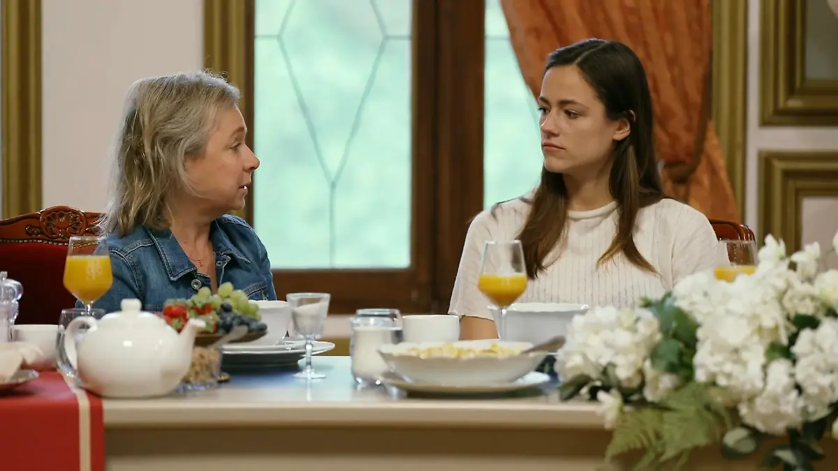 Irina Schlauch glaubt ChrisTine Urspruch beim Frühstück kein Wort.