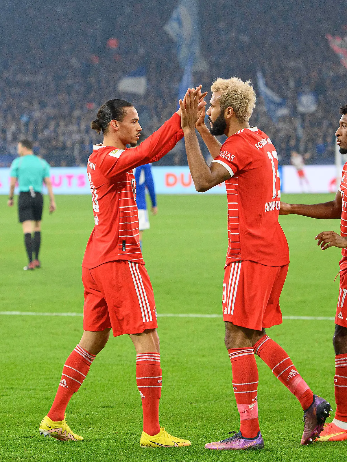 Jubel Eric Maxim CHOUPO-MOTING (M) nach seinem Tor zum 0:2, v.l. Jamal MUSIALA (M), Leroy SANE (M), Eric Maxim CHOUPO-MOTING (M), Kingsley COMAN (M), Lucas HERNANDEZ (M) Fussball 1. Bundesliga, 15.Spieltag, FC Schalke 04 (GE) - Bayern Muenchen (M) 0:2, am 12.11.2022 in Gelsenkirchen/ Deutschland. #DFL regulations prohibit any use of photographs as image sequences and/or quasi-video #
