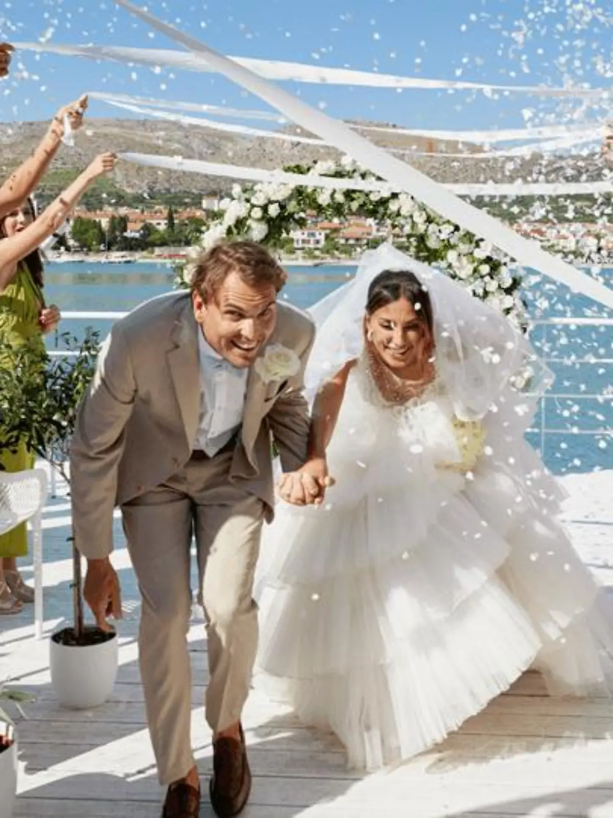 Johann Ackermann und Jana Azizi lassen sich feiern.