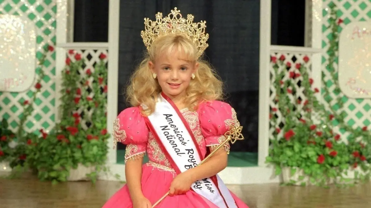 July 27, 2016 - File - EXCLUSIVE - U.S. Mags and TV - Must Call for Price Before ANY USAGE: A source reveals he thinks he knows who killed JonBenet Ramsey. Michael Vail says he believes his high school friend, 52-year-old Gary Oliva, killed 6-year-old Ramsey. He kept moaning, I hurt a little girl. I hurt a little girl, Vail recalls Oliva saying on Dec. 27, 1996, only a few days after the child died on December 25. To me, Gary s call that night was a full confession, he added. Vail says even the way Ramsey was killed reminded him of Oliva. The child was strangled with a garrote made from a broken paintbrush and a piece of rope. What s more, the Daily Camera reports Oliva is a registered sex offender, having assaulted a seven-year-old girl once in Oregon. Pictured: FILE PHOTO : July 4, 1996 - Denver, Colorado, U.S. - JONBENET PATRICIA RAMSEY (Aug. 6, 1990 - Dec. 26, 1996) winning a b PUBLICATIONxINxGERxSUIxAUTxONLY - ZUMAf01_

July 27 2016 File Exclusive U S Mags and TV must Call for Price Before Any usage a Source reveals he thinks he knows Who KILLED JonBenet Ramsey Michael Vail Says he believes His High School Friend 52 Year Old Gary Oliva KILLED 6 Year Old Ramsey he Kept moaning I Hurt a Little Girl I Hurt a Little Girl Vail recall Oliva saying ON DEC 27 1996 Only a few Days After The Child died ON December 25 to ME Gary S Call Thatcher Night what a Full Confession he added Vail Says even The Way Ramsey what KILLED reminded HIM of Oliva The Child what strangled With a Garrote Made from a Broken Paintbrush and a Piece of Rope What S More The Daily Camera Reports Oliva IS a Registered Sex Offender Having assaulted a Seven Year Old Girl Once in Oregon Pictured File Photo July 4 1996 Denver Colorado U S JonBenet Patricia Ramsey Aug 6 1990 DEC 26 1996 Winning a B PUBLICATIONxINxGERxSUIxAUTxONLY ZUMAf01_  
