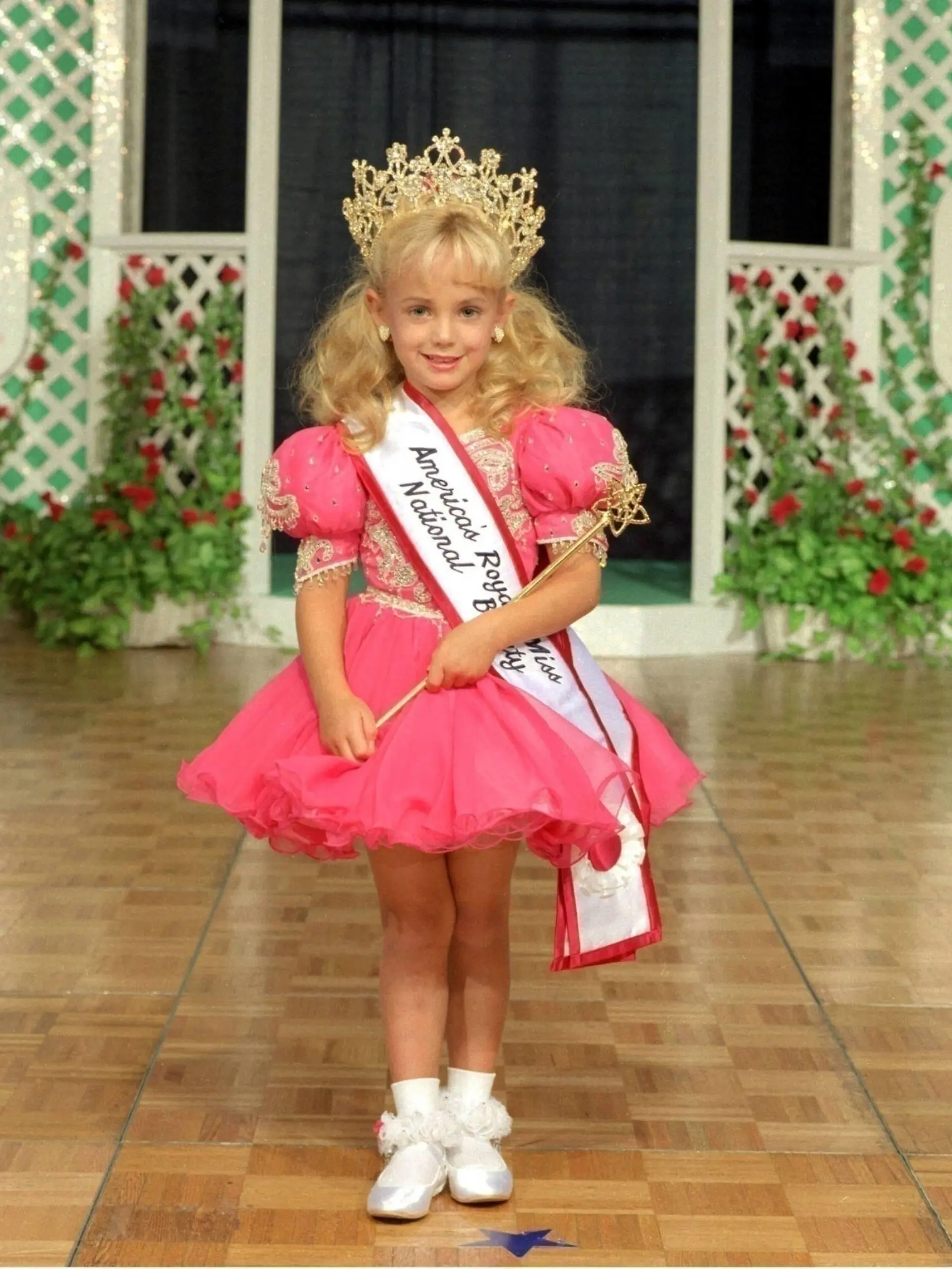 July 27, 2016 - File - EXCLUSIVE - U.S. Mags and TV - Must Call for Price Before ANY USAGE: A source reveals he thinks he knows who killed JonBenet Ramsey. Michael Vail says he believes his high school friend, 52-year-old Gary Oliva, killed 6-year-old Ramsey. He kept moaning, I hurt a little girl. I hurt a little girl, Vail recalls Oliva saying on Dec. 27, 1996, only a few days after the child died on December 25. To me, Gary s call that night was a full confession, he added. Vail says even the way Ramsey was killed reminded him of Oliva. The child was strangled with a garrote made from a broken paintbrush and a piece of rope. What s more, the Daily Camera reports Oliva is a registered sex offender, having assaulted a seven-year-old girl once in Oregon. Pictured: FILE PHOTO : July 4, 1996 - Denver, Colorado, U.S. - JONBENET PATRICIA RAMSEY (Aug. 6, 1990 - Dec. 26, 1996) winning a b PUBLICATIONxINxGERxSUIxAUTxONLY - ZUMAf01_

July 27 2016 File Exclusive U S Mags and TV must Call for Price Before Any usage a Source reveals he thinks he knows Who KILLED JonBenet Ramsey Michael Vail Says he believes His High School Friend 52 Year Old Gary Oliva KILLED 6 Year Old Ramsey he Kept moaning I Hurt a Little Girl I Hurt a Little Girl Vail recall Oliva saying ON DEC 27 1996 Only a few Days After The Child died ON December 25 to ME Gary S Call Thatcher Night what a Full Confession he added Vail Says even The Way Ramsey what KILLED reminded HIM of Oliva The Child what strangled With a Garrote Made from a Broken Paintbrush and a Piece of Rope What S More The Daily Camera Reports Oliva IS a Registered Sex Offender Having assaulted a Seven Year Old Girl Once in Oregon Pictured File Photo July 4 1996 Denver Colorado U S JonBenet Patricia Ramsey Aug 6 1990 DEC 26 1996 Winning a B PUBLICATIONxINxGERxSUIxAUTxONLY ZUMAf01_  
