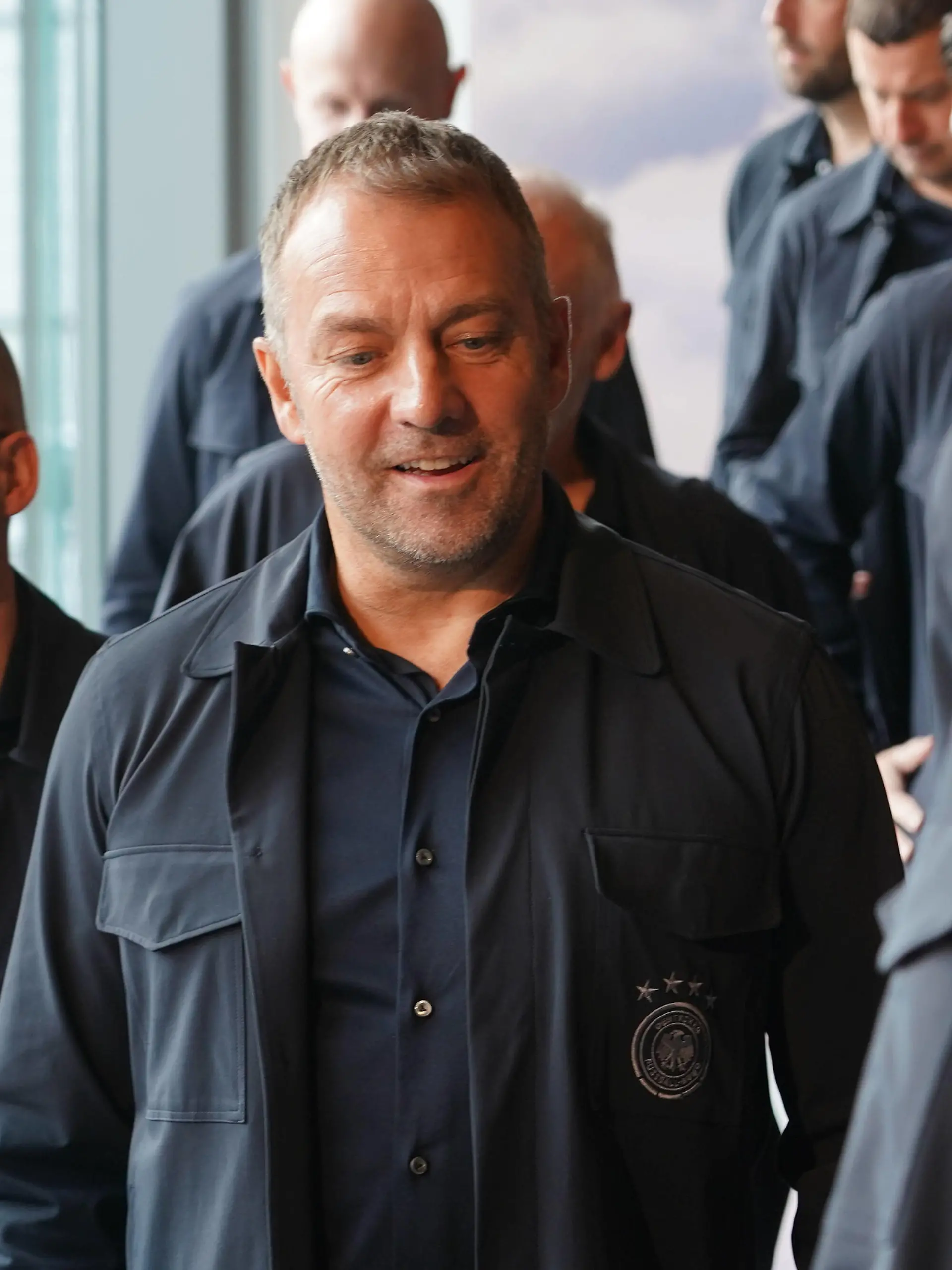 Bundestrainer Hansi Flick Deutschland Germany - Frankfurt 14.11.2022: Abflug der Deutschen Nationalmannschaft zur WM 2022 in Katar, Flughafen Frankfurt *** National coach Hansi Flick Germany Frankfurt 14 11 2022 Departure of the German national team for the 2022 World Cup in Qatar, Frankfurt Airport 