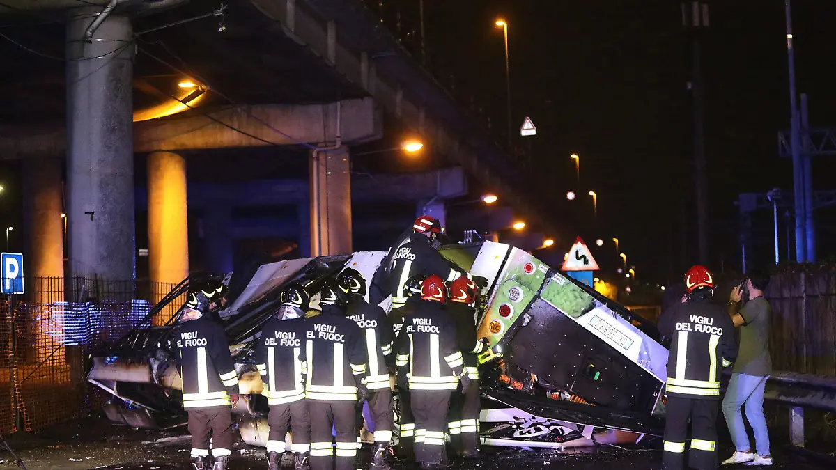 Firefighters work at the site where a passenger bus fell from an overpass ending up on railway tracks in Mestre, near Venice, Italy, late 03 October 2023. The bus was rented by tourists from the Hu campsite.At least 21 people died in the accident and 15 others were injured.3 Oct 2023//AGFEDITORIAL_RB041023-30/Credit:Mirco Toniolo/AGF/SIPA/2310041011