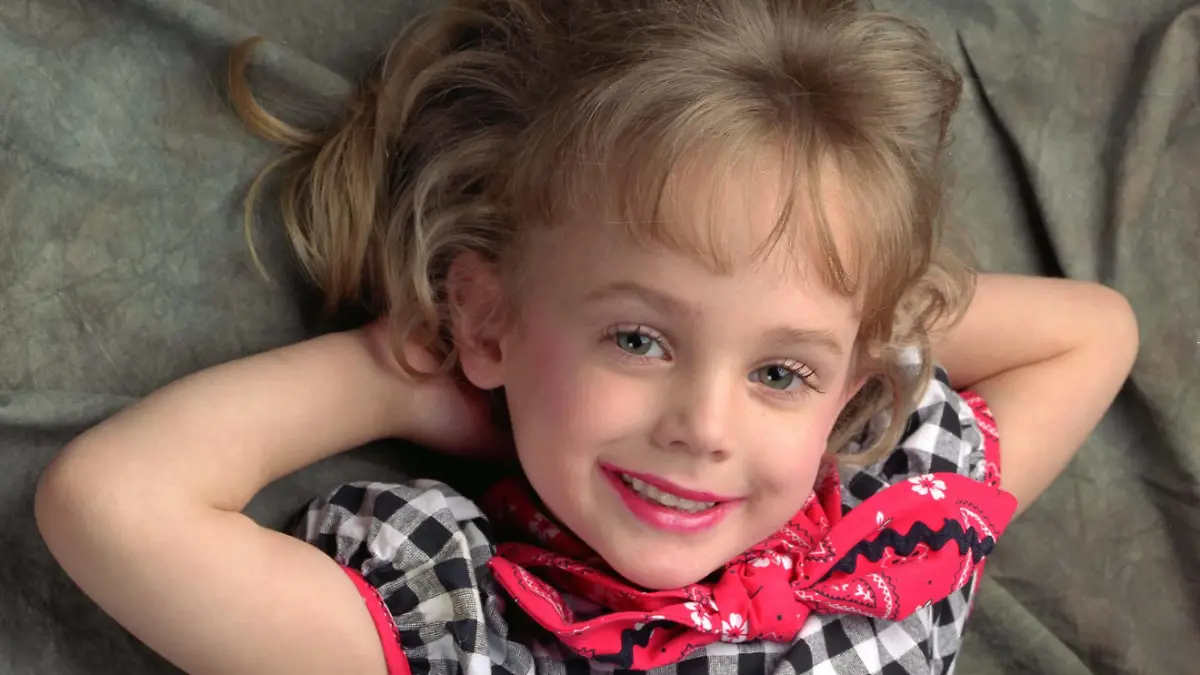 July 27, 2016 - EXCLUSIVE - U.S. Mags and TV - Must Call for Price Before ANY USAGE: File - A source reveals he thinks he knows who killed JonBenet Ramsey. Michael Vail says he believes his high school friend, 52-year-old Gary Oliva, killed 6-year-old Ramsey. He kept moaning, I hurt a little girl. I hurt a little girl, Vail recalls Oliva saying on Dec. 27, 1996, only a few days after the child died on December 25. To me, Gary s call that night was a full confession, he added. Vail says even the way Ramsey was killed reminded him of Oliva. The child was strangled with a garrote made from a broken paintbrush and a piece of rope. What s more, the Daily Camera reports Oliva is a registered sex offender, having assaulted a seven-year-old girl once in Oregon. Pictured: Jonbenet Patricia Ramsey posing on Oct 21, 1994 - Studio Session for a commercial ad and actress portfolio.EXCLUSIVE! C PUBLICATIONxINxGERxSUIxAUTxONLY - ZUMAa09_

July 27 2016 Exclusive U S Mags and TV must Call for Price Before Any usage File a Source reveals he thinks he knows Who KILLED JonBenet Ramsey Michael Vail Says he believes His High School Friend 52 Year Old Gary Oliva KILLED 6 Year Old Ramsey he Kept moaning I Hurt a Little Girl I Hurt a Little Girl Vail recall Oliva saying ON DEC 27 1996 Only a few Days After The Child died ON December 25 to ME Gary S Call Thatcher Night what a Full Confession he added Vail Says even The Way Ramsey what KILLED reminded HIM of Oliva The Child what strangled With a  Made from a Broken Paintbrush and a Piece of Rope What S More The Daily Camera Reports Oliva IS a Registered Sex Offender Having assaulted a Seven Year Old Girl Once in Oregon Pictured JonBenet Patricia Ramsey Posing ON OCT 21 1994 Studio Session for a Commercial Retired and actress Portfolio Exclusive C PUBLICATIONxINxGERxSUIxAUTxONLY   