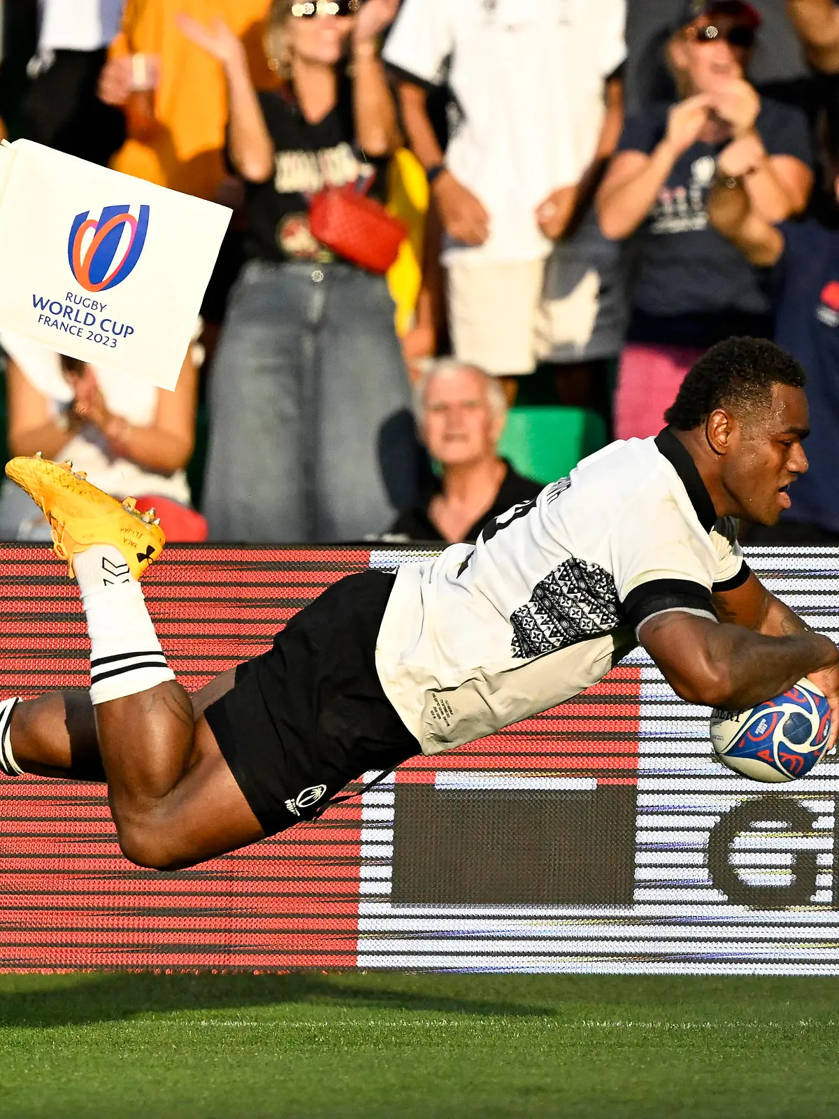 RECORD DATE NOT STATED 17th September 2023: St Emilion, France Joshua Tuisova of Fiji dives over to score a try. Rugby World Cup France 2023 Australia versus Fiji group match at Stade Geoffroy-Guichard, Saint-& xc9tienne, France PUBLICATIONxNOTxINxUK ActionPlus12554995 AndrewxCornaga