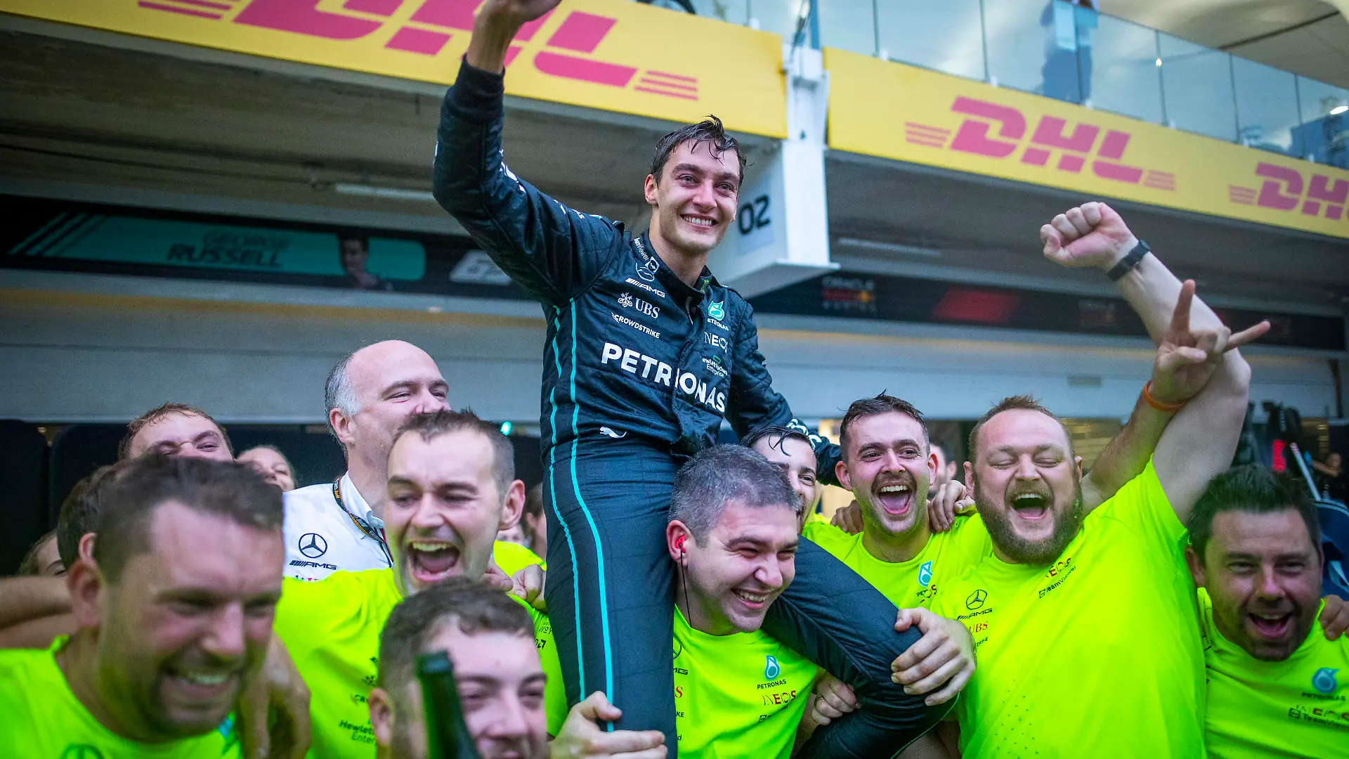 Formula 1 2022: Sao Paulo GP AUToDROMO JOS CARLOS PACE, BRAZIL - NOVEMBER 13: George Russell, Mercedes AMG, 1st position, and the Mercedes team celebrate victory during the Sao Paulo GP at Autodromo Jos Carlos Pace on Sunday November 13, 2022 in Sao Paulo, Brazil. Photo by Sam Bloxham / LAT Images Images PUBLICATIONxINxGERxSUIxAUTxHUNxONLY GP2221_180130_R3I8429