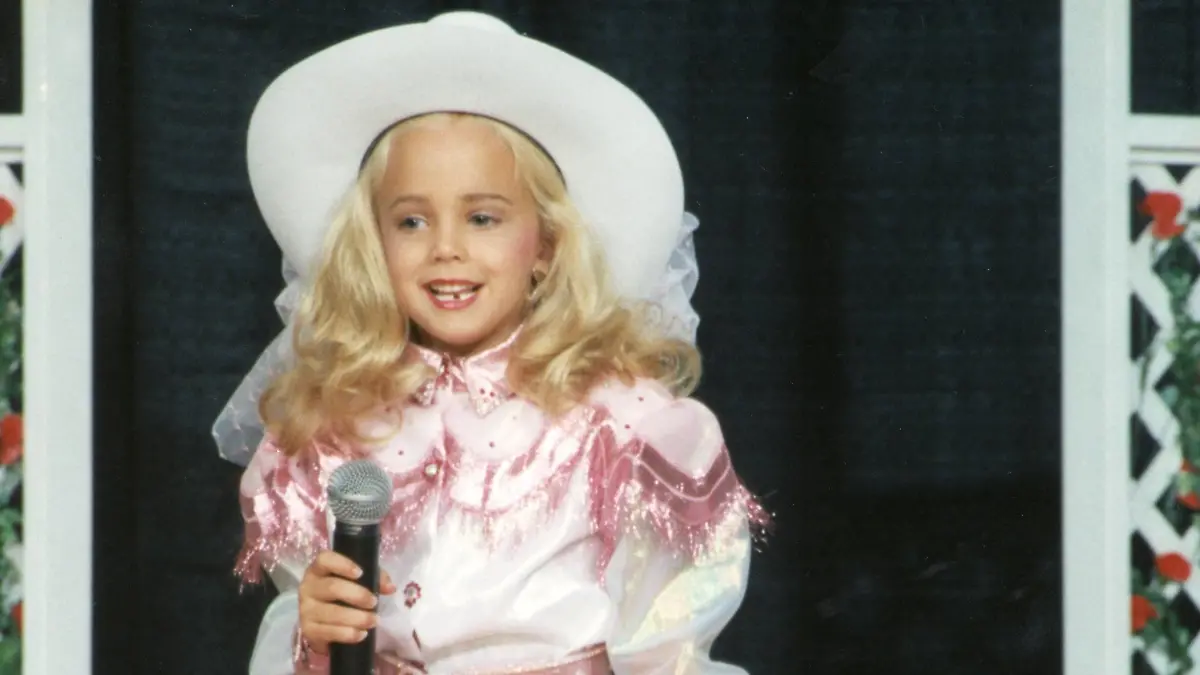 Oct. 25, 2013 - A Colorado court on Friday unsealed the 1999 grand jury indictments of John and Patrica Ramsey, parents of slain 6-year-old pageant princess JonBenet Ramsey. PICTURED: July 4, 1996 - Denver, Colorado, U.S. - JONBENET PATRICIA RAMSEY, 5, dancing and singing cowgirl. Pretty in pink satin western dress and wearing white cowboy hat with white fringed boots, preforming at the 1996 National Little Miss Royale Pageant. ( PUBLICATIONxINxGERxSUIxAUTxONLY - ZUMAf09_ 20060821_jlr_f01_001

OCT 25 2013 a Colorado Court ON Friday unsealed The 1999 Grand Jury indictment of John and Patrica Ramsey Parents of Slain 6 Year Old Pageant Princess JonBenet Ramsey Pictured July 4 1996 Denver Colorado U S JonBenet Patricia Ramsey 5 Dancing and SINGING Cowgirl Pretty in Pink Satin Western Dress and Wearing White Cowboy has With White fringed Boots preforming AT The 1996 National Little Miss Royale Pageant PUBLICATIONxINxGERxSUIxAUTxONLY ZUMAf09_ 20060821_jlr_f01_001  