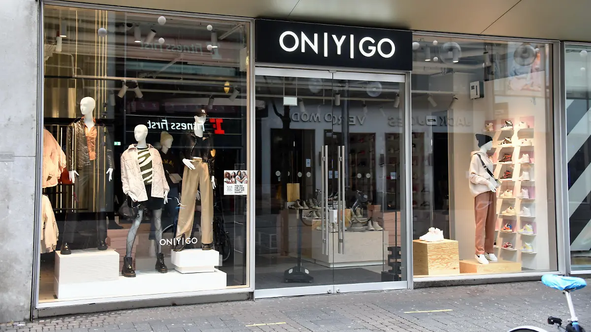 Der Eingang zu einer Filiale des Schuh- und Modegeschäft ONYGO.