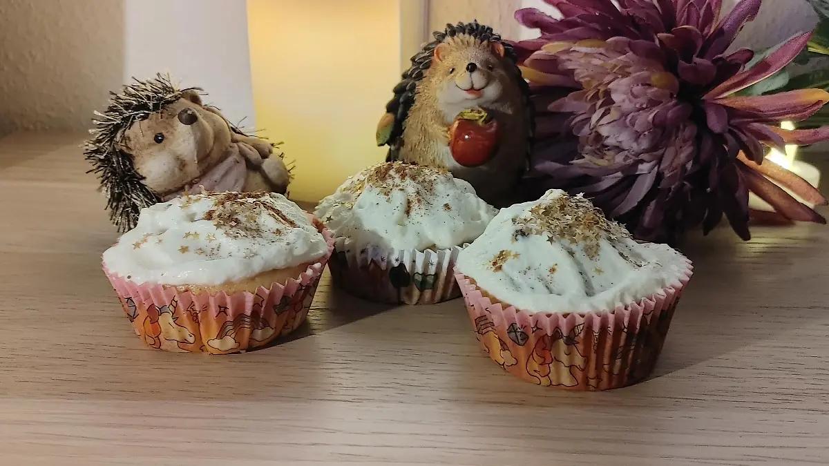 Rezept für herbstliche Apfel-Muffins mit Zimt und Frischkäse - so lecker!