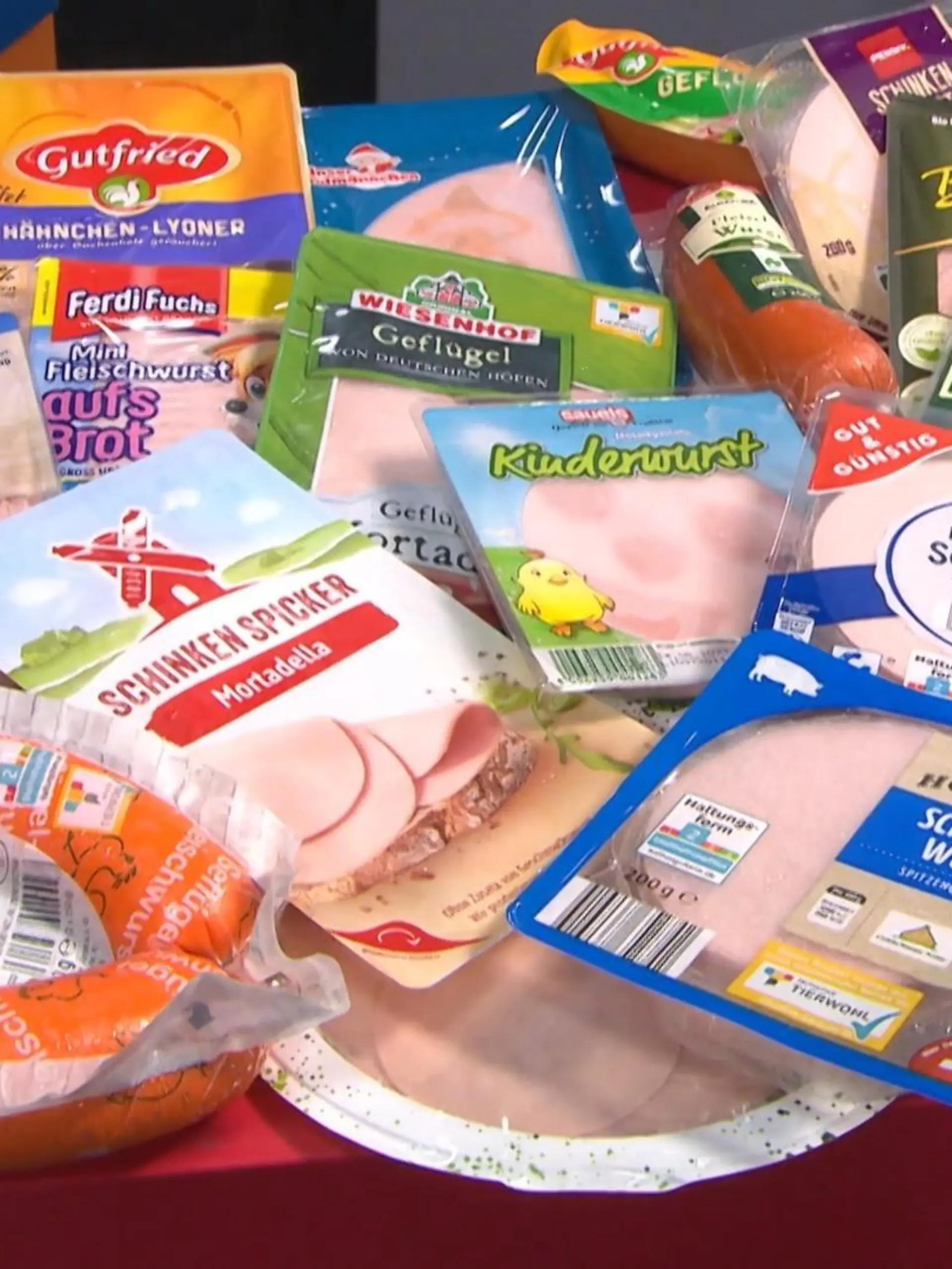 Lyoner, Mortadella, Schinkenwurst und Fleischwurst: Die Stiftung Warentest hat 19 Wurst-Produkte geprüft und bewertet. Das Ergebnis dürfte vor allem Sparfüchse freuen.