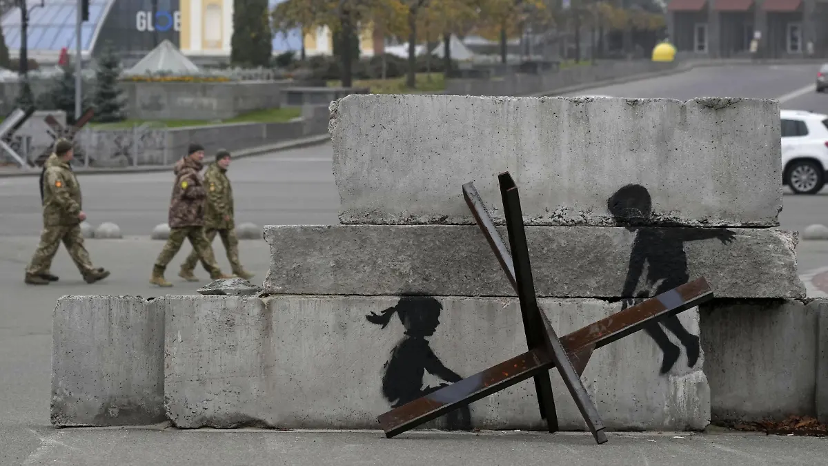 Photo taken on Nov. 6, 2022, in Ukraine's capital Kyiv, shows graffiti resembling British street artist Banksy's work, although not verified, that has appeared near Independence Square. When viewed from a particular angle, with a cleverly positioned prop, the art drawn on concrete barricades looks like two children playing on a seesaw. (Kyodo)
==Kyodo
/ action press