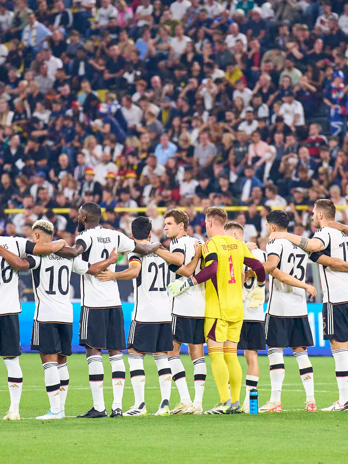 Benjamin Henrichs, DFB 16 Serge Gnabry, DFB 10 Antonio Rüdiger, Ruediger, DFB 2 Ilkay Gündogan, DFB 21 Thomas Müller, Mueller, DFB 13 Marc-Andre ter STEGEN, DFB 1 Florian Wirtz, DFB 9 Emre Can, DFB 23 Niklas Suele, Süle, DFB 15 Jonathan Tah, DFB 4 minute of remembrance for the flood victims, climate change
in the friendly match
GERMANY - FRANCE 2-1
DEUTSCHLAND - FRANKREICH 2-1
Preparation for European Championships 2024 in Germany,Season 2023/2024, on Sept 12, 2023 in Dortmund, Germany. 
Photographer: Peter Schatz / action press