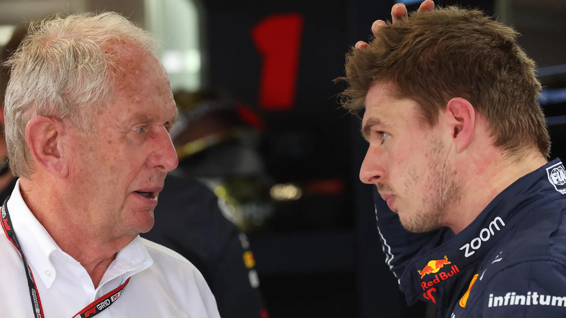 11.11.2022, Autodromo Jose Carlos Pace, Interlagos, FORMULA 1 HEINEKEN GRANDE PREMIO DO BRASIL 2022
, im Bild
Max Verstappen (NEL), Oracle Red Bull Racing mit Motorsportchef Dr. Helmut Marko (Red Bull Racing Honda) / action press