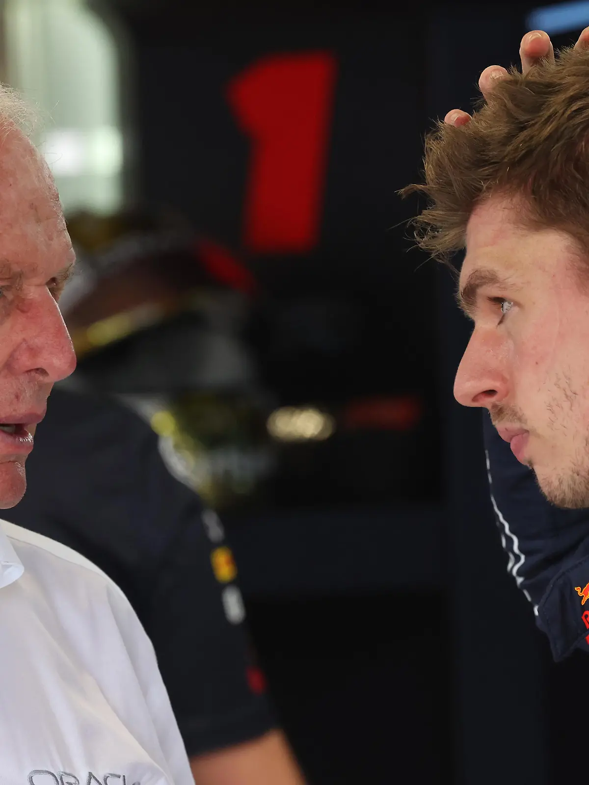 11.11.2022, Autodromo Jose Carlos Pace, Interlagos, FORMULA 1 HEINEKEN GRANDE PREMIO DO BRASIL 2022
, im Bild 
Max Verstappen (NEL), Oracle Red Bull Racing mit Motorsportchef Dr. Helmut Marko (Red Bull Racing Honda) / action press