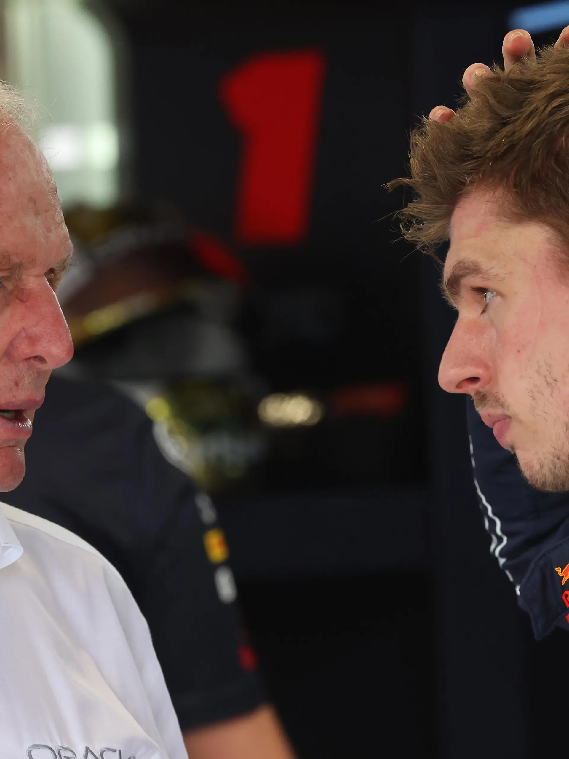 11.11.2022, Autodromo Jose Carlos Pace, Interlagos, FORMULA 1 HEINEKEN GRANDE PREMIO DO BRASIL 2022
, im Bild 
Max Verstappen (NEL), Oracle Red Bull Racing mit Motorsportchef Dr. Helmut Marko (Red Bull Racing Honda) / action press