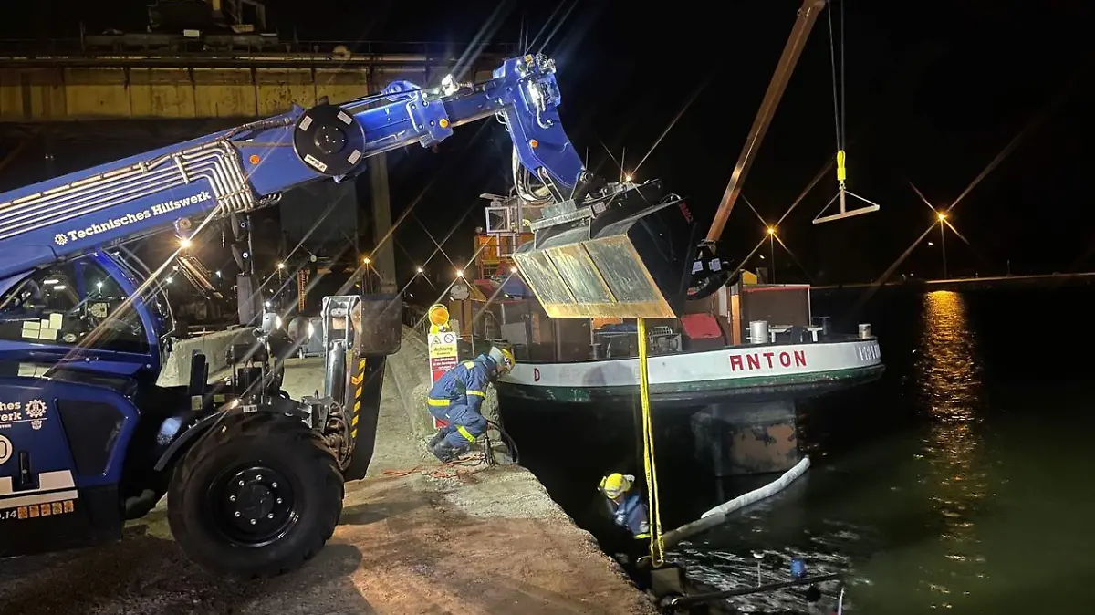 In Bremerhaven ist ein Frachtschiff havariert.