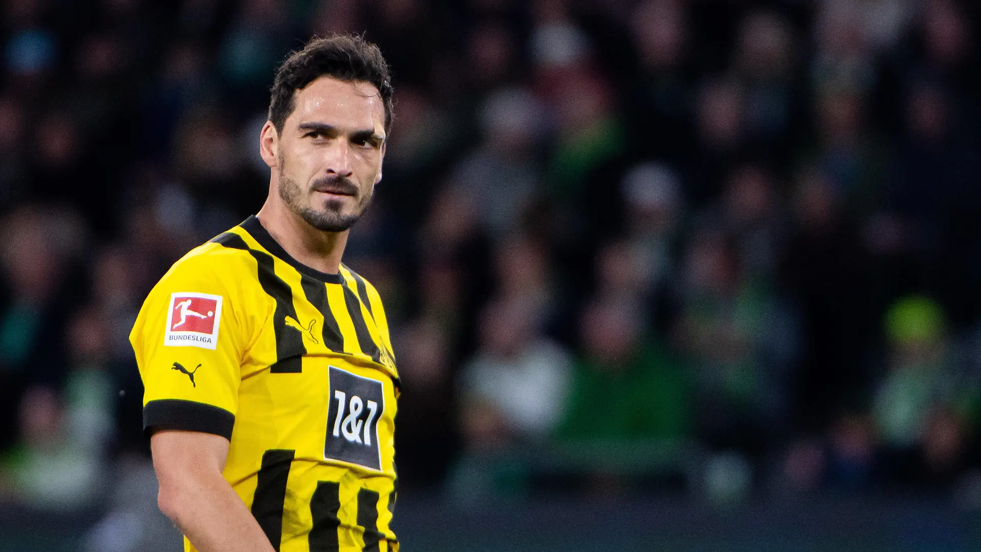 Mats Hummels Borussia Dortmund 15, GER, VfL Wolfsburg vs. Borussia Dortmund, 1. Fussball Bundesliga, 14. Spieltag, Spielzeit 2022/2023, 08.11.2022 DFB/DFL regulations prohibit any use of photographs as image sequences and/or quasi-video GER, VfL Wolfsburg vs. Borussia Dortmund, 1. Fussball Bundesliga, 14. Spieltag, Spielzeit 2022/2023, 08.11.2022 Wolfsburg *** Mats Hummels Borussia Dortmund 15 , GER, VfL Wolfsburg vs Borussia Dortmund, 1 Fussball Bundesliga, 14 Spieltag, Spielzeit 2022 2023, 08 11 2022 DFB DFL regulations prohibit any use of photographs as image sequences and or quasi video GER, VfL Wolfsburg vs Borussia Dortmund, 1 Fussball Bundesliga, 14 Spieltag, Spielzeit 2022 2023, 08 11 2022 Wolfsburg Copyright: xEibner/Memmlerx EP_MMR