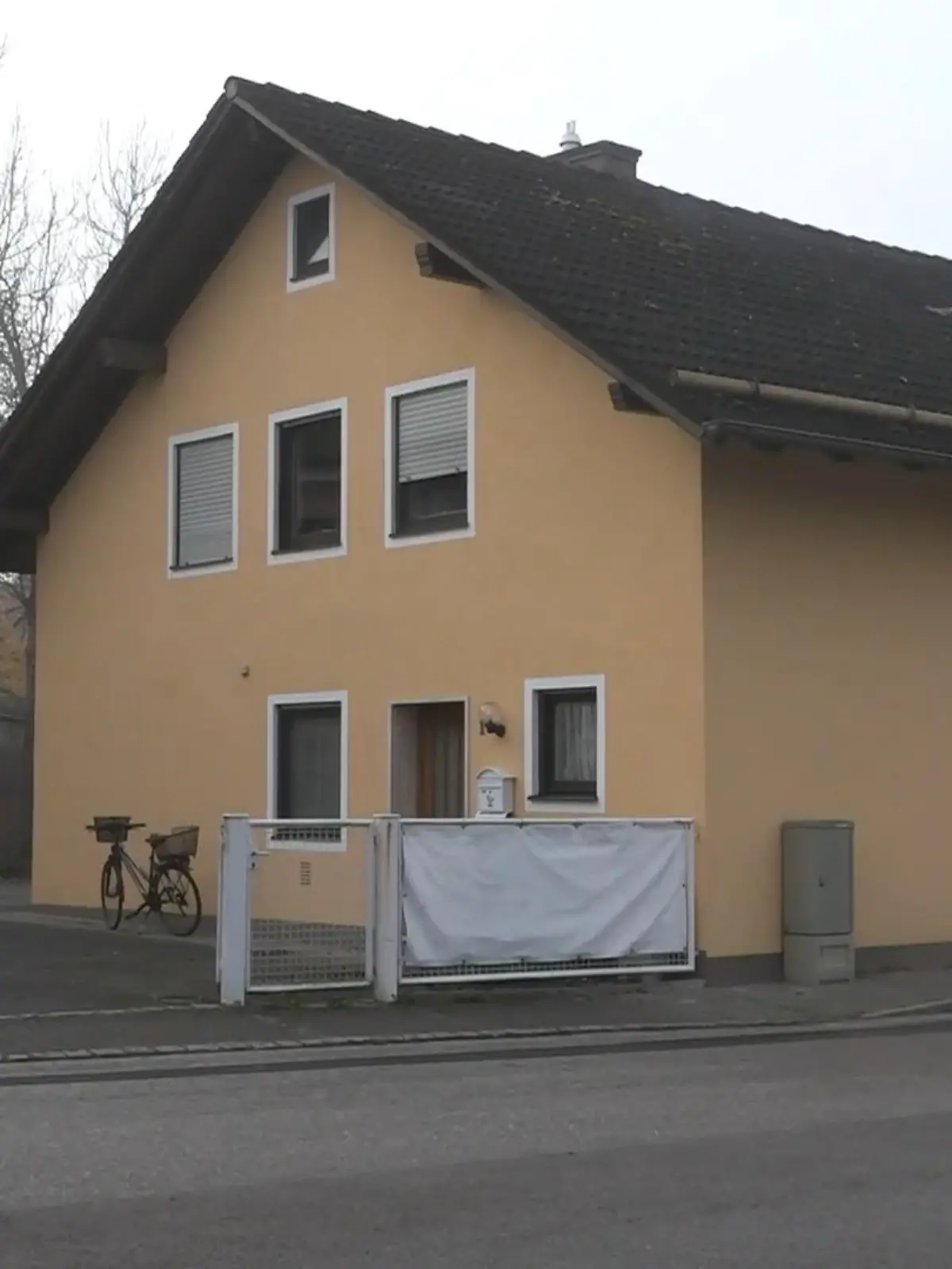 Bluttat in Weilheim in Oberbayern. Ein 59-jähriger Mann soll insgesamt drei Menschen und sich selbst getötet haben.