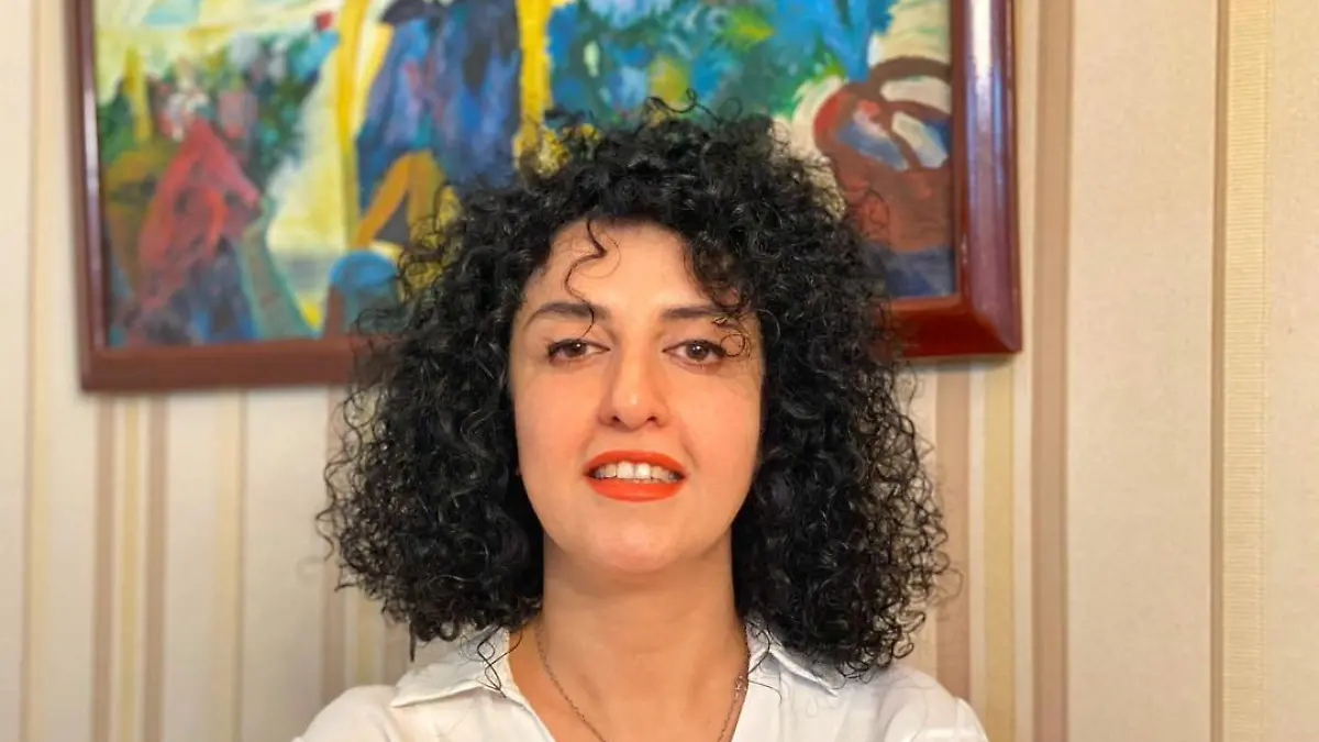 Iranian human rights activist and the vice president of the Defenders of Human Rights Center (DHRC) Narges Mohammadi poses in this undated handout picture. Mohammadi family archive photos/Handout via REUTERS NO RESALES. NO ARCHIVES. MANDATORY CREDIT. THIS IMAGE HAS BEEN SUPPLIED BY A THIRD PARTY.