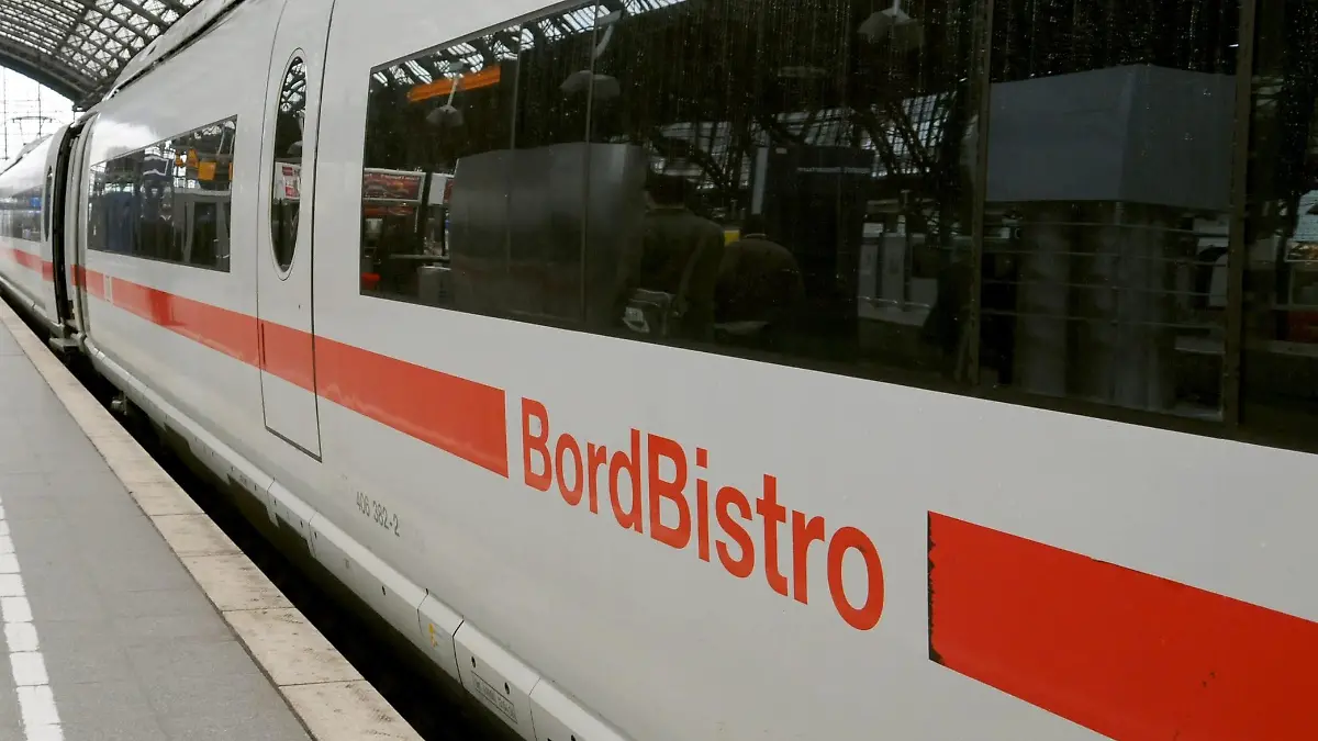 Bordbistro-Waggon eines ICE 3 am Bahnsteig des Kölner Hauptbahnhofs. Köln, Nordrhein-Westfalen, Deutschland, 06.05.2010