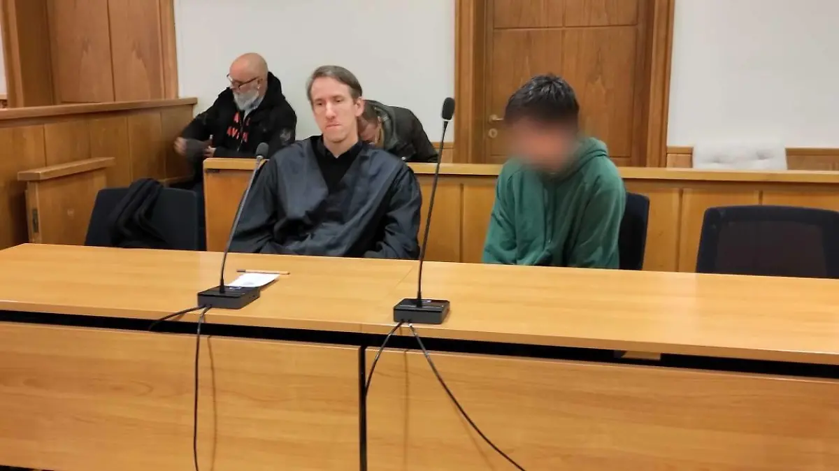 David H. wurde am Landgericht Oldenburg wegen Vergewaltigung und Missbrauch verurteilt .
