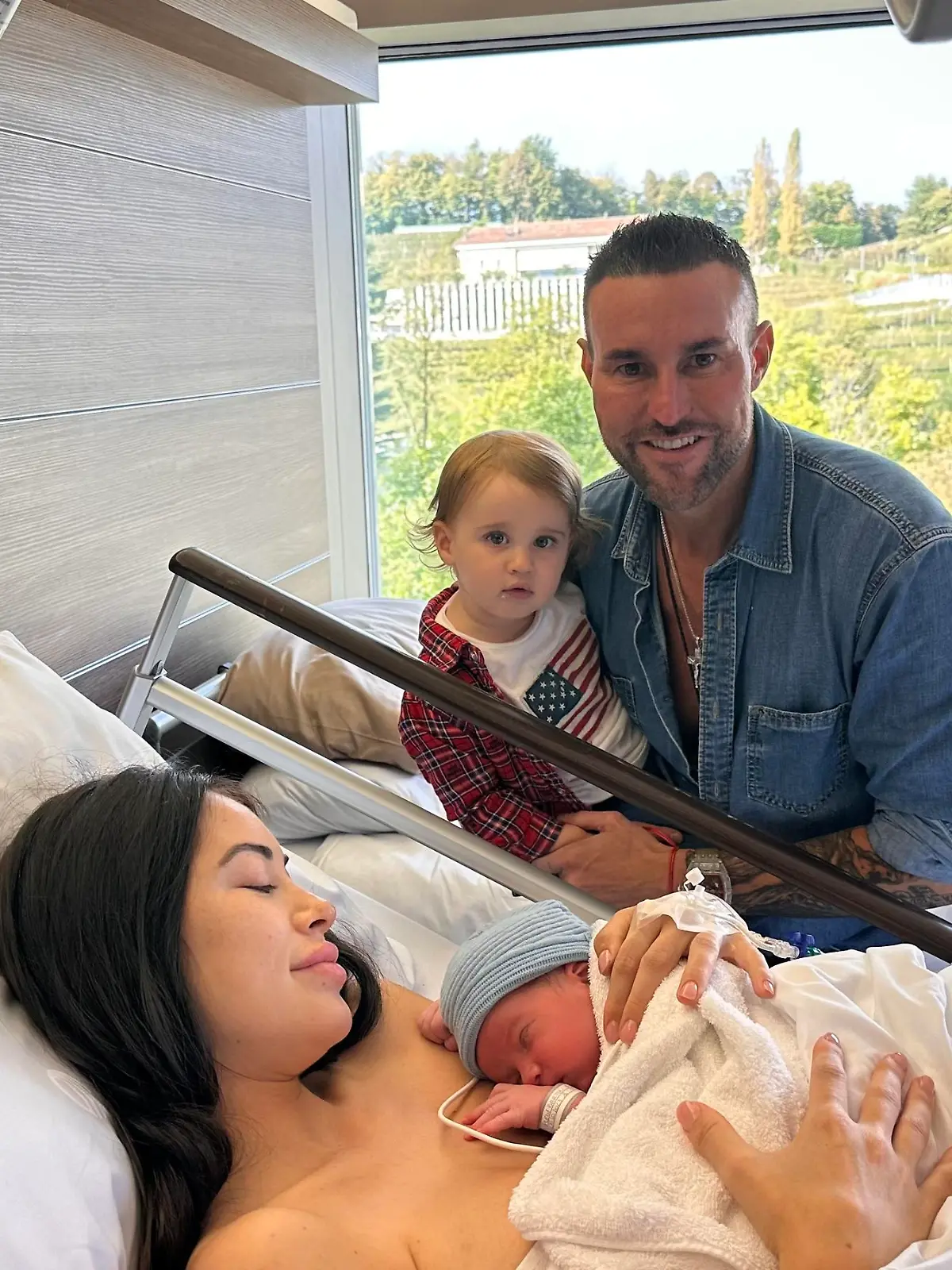 Philipp Plein und Lucia Bartoli zeigen sich erstmals zusammen mit ihren beiden gemeinsamen Söhnen.