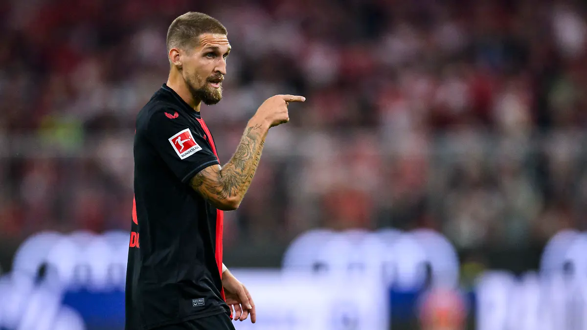 ARCHIV - 15.09.2023, Bayern, München: Fußball: Bundesliga, Bayern München - Bayer Leverkusen, 4. Spieltag, Allianz Arena. Leverkusens Robert Andrich gestikuliert. Der 29-Jährige ist erstmals für die Nationalmannschaft nominiert. (zu dpa: «Leverkusener Andrich von DFB-Nominierung «überrascht»») Foto: Tom Weller/dpa - WICHTIGER HINWEIS: Gemäß den Vorgaben der DFL Deutsche Fußball Liga bzw. des DFB Deutscher Fußball-Bund ist es untersagt, in dem Stadion und/oder vom Spiel angefertigte Fotoaufnahmen in Form von Sequenzbildern und/oder videoähnlichen Fotostrecken zu verwerten bzw. verwerten zu lassen. +++ dpa-Bildfunk +++