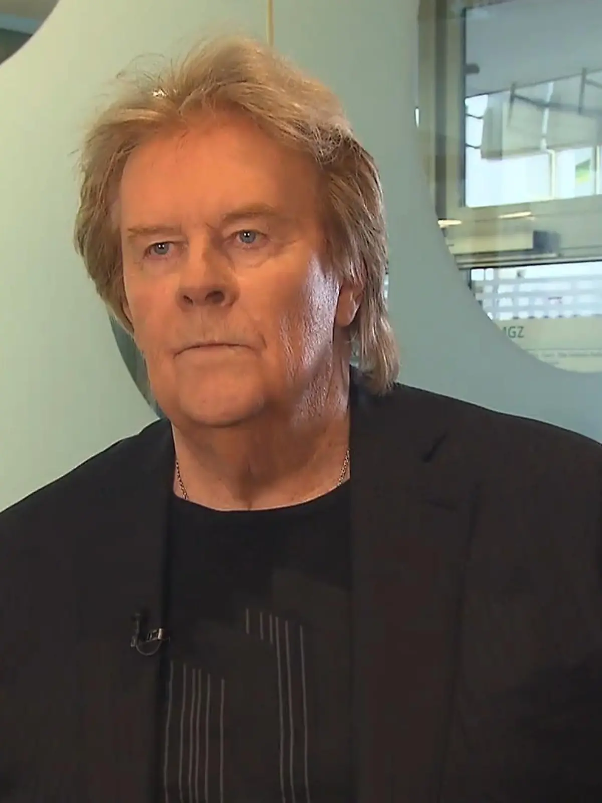 Eine Karriere wie aus dem Bilderbuch – und trotzdem geht Howard Carpendale hart mich sich ins Gericht. Wir haben mit dem Schlager-Star über sein neues (und letztes) Album, seine Karriere und seine Familie gesprochen. Und dann offenbart der 77-Jährige den „größten Fehler seines Lebens“. Welcher das ist, verraten wir im Video. 