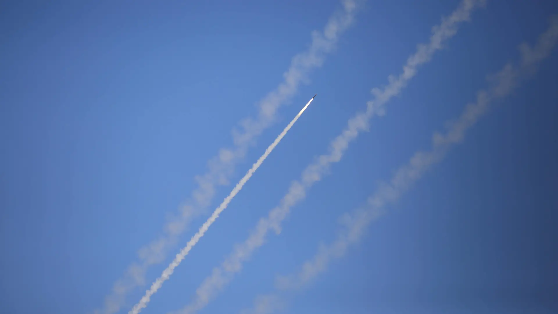 Rockets are fired by Palestinian militants into Israel, in Gaza Rockets are fired by Palestinian militants into Israel, in Gaza October 7, 2023. Photo by Bashar Taleb apaimages Gaza city Gaza Strip Palestinian Territory 071023_Gaza_BT_009 Copyright: xapaimagesxBasharxTalebxapaimagesx