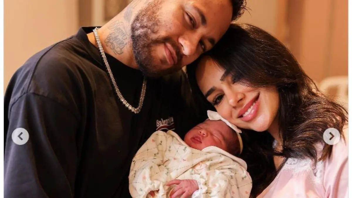 Neymar und Bruna mit Baby im Arm