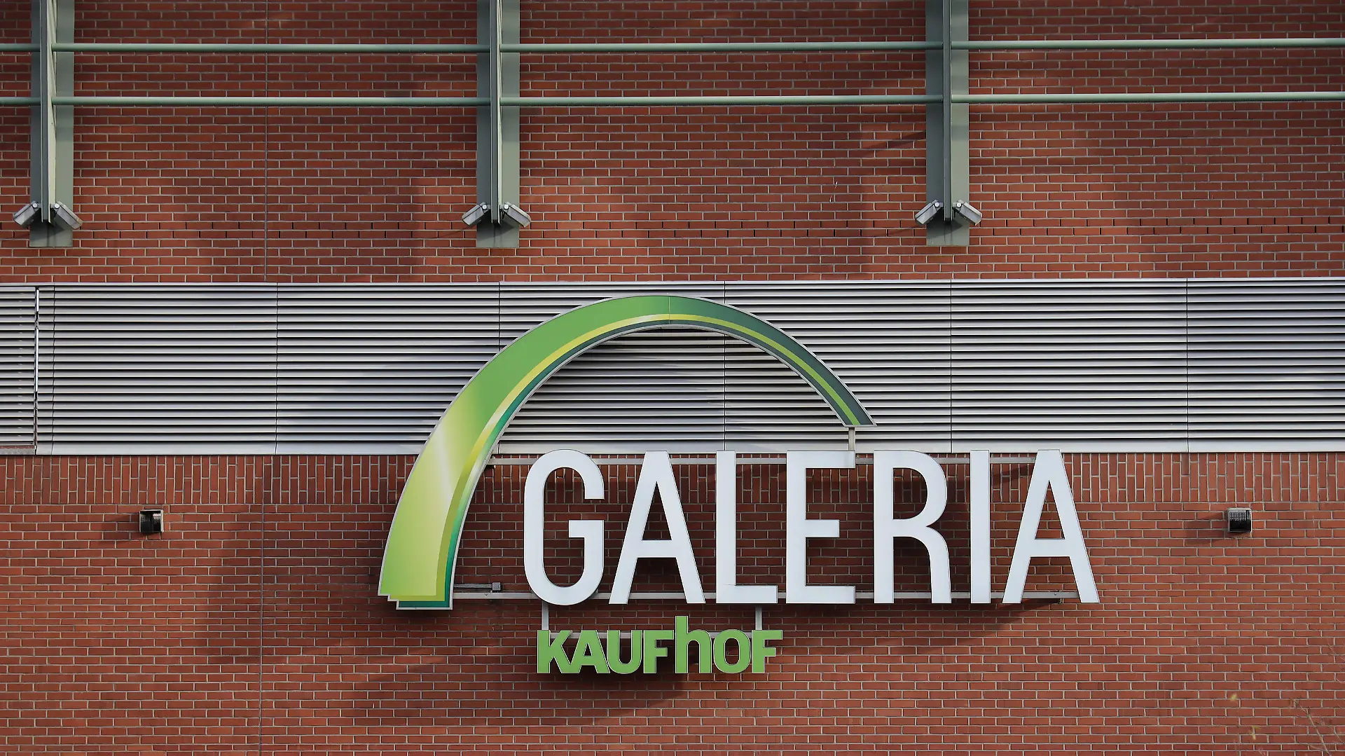 08.11.2022, Deutschland, NRW, Einzelhandel, Warenhäuser, Galeria Karstadt Kaufhof, Schriftzug Galeria Kaufhof, Insolvenz,