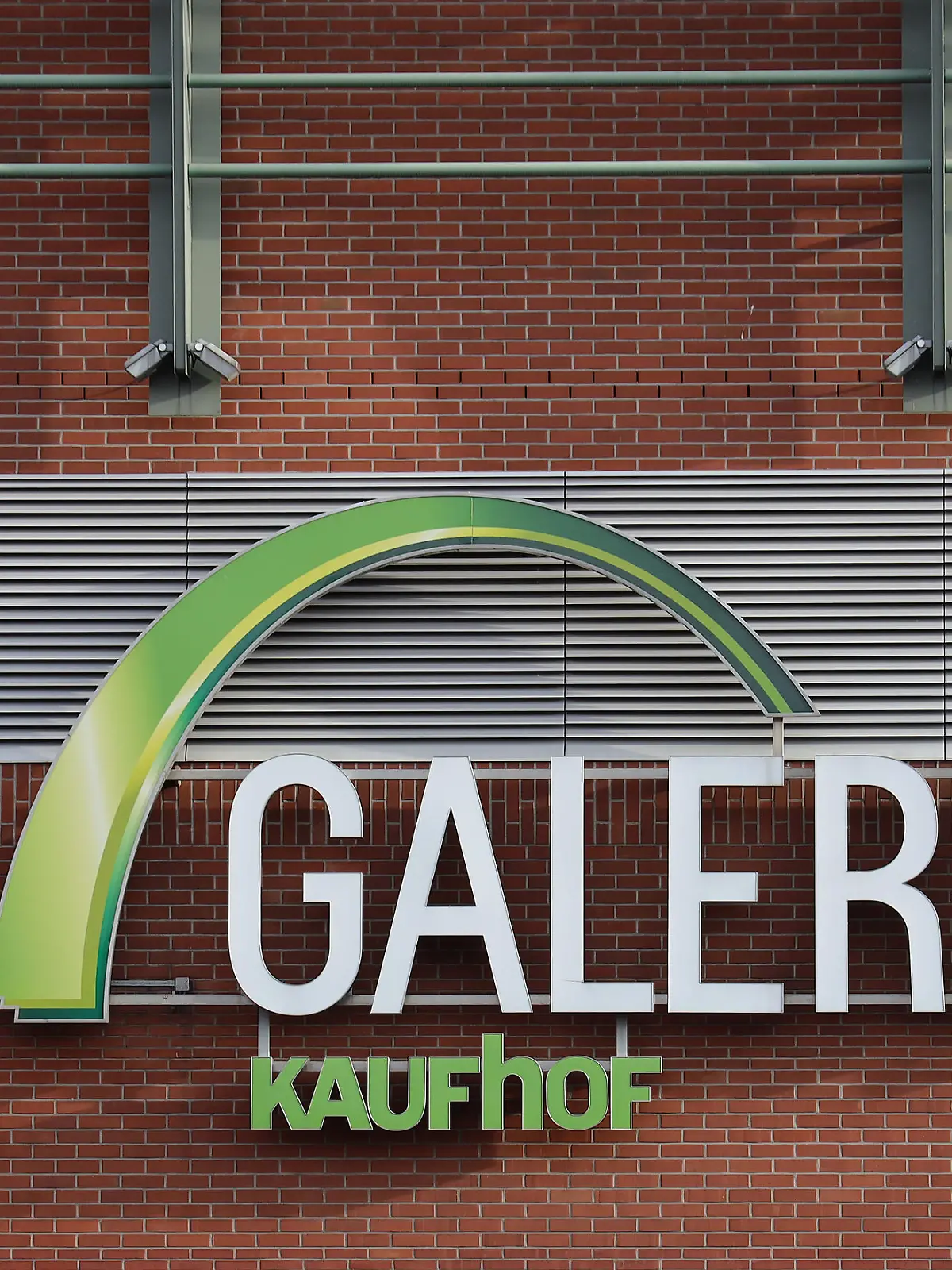 08.11.2022, Deutschland, NRW, Einzelhandel, Warenhäuser, Galeria Karstadt Kaufhof, Schriftzug Galeria Kaufhof, Insolvenz,