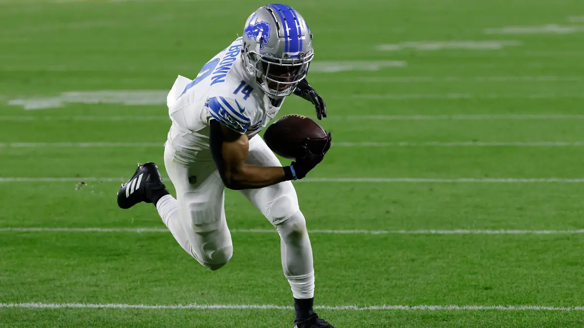 28.09.2023, USA, Green Bay: American Football: Profiliga NFL, Hauptrunde, Green Bay Packers - Detroit Lions. Detroit Lions Wide Receiver Amon-Ra St. Brown (14) fängt einen 24-Yard-Touchdown-Pass. Foto: Mike Roemer/AP/dpa +++ dpa-Bildfunk +++