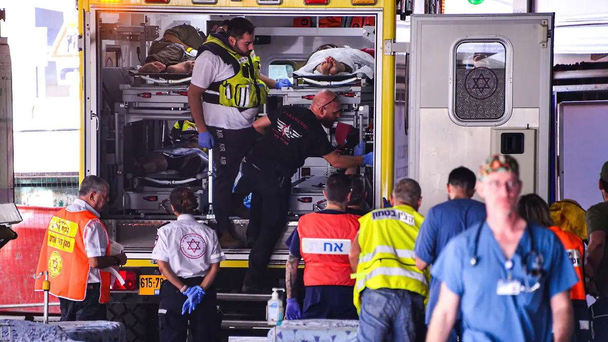 October 7, 2023, Tel Aviv, Israel: Special terrain ambulance brings injured people to the Ichilov hospital in Tel Aviv from the south following a Hamas militants invasion to Israeli settlements around the Gaza strip. (Credit Image: © Matan Golan/SOPA Images via ZUMA Press Wire) / action press